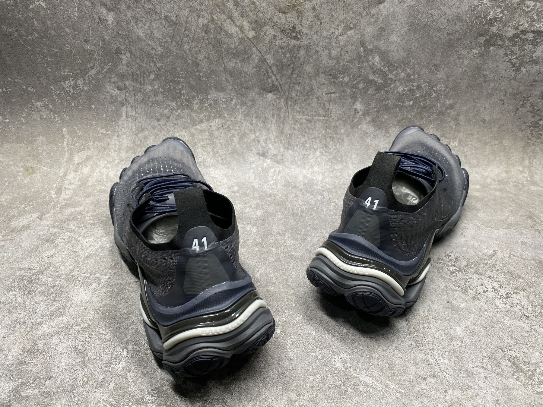 ua ba1en*iaga anaT0mic runner sneakers