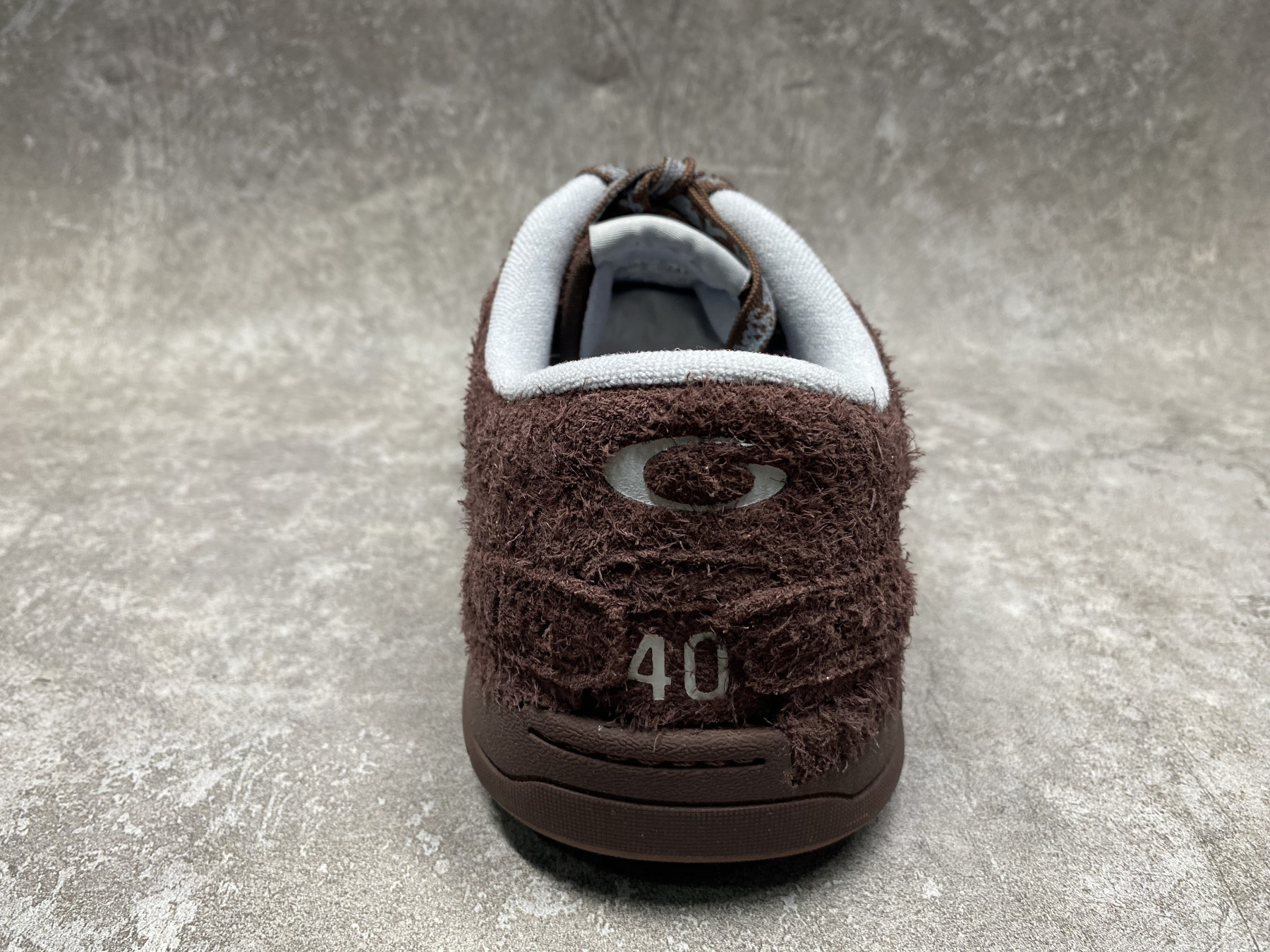 ua Ba1en*iaga hamptons worn-out sneaker (run one size large)