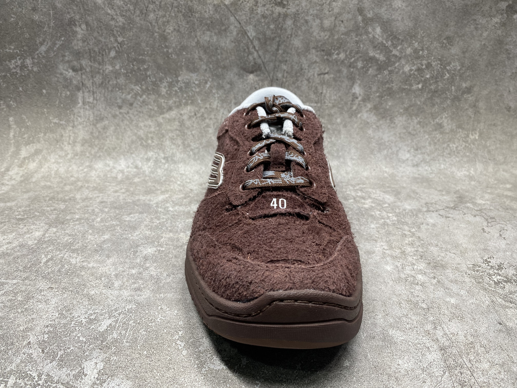 ua Ba1en*iaga hamptons worn-out sneaker (run one size large)