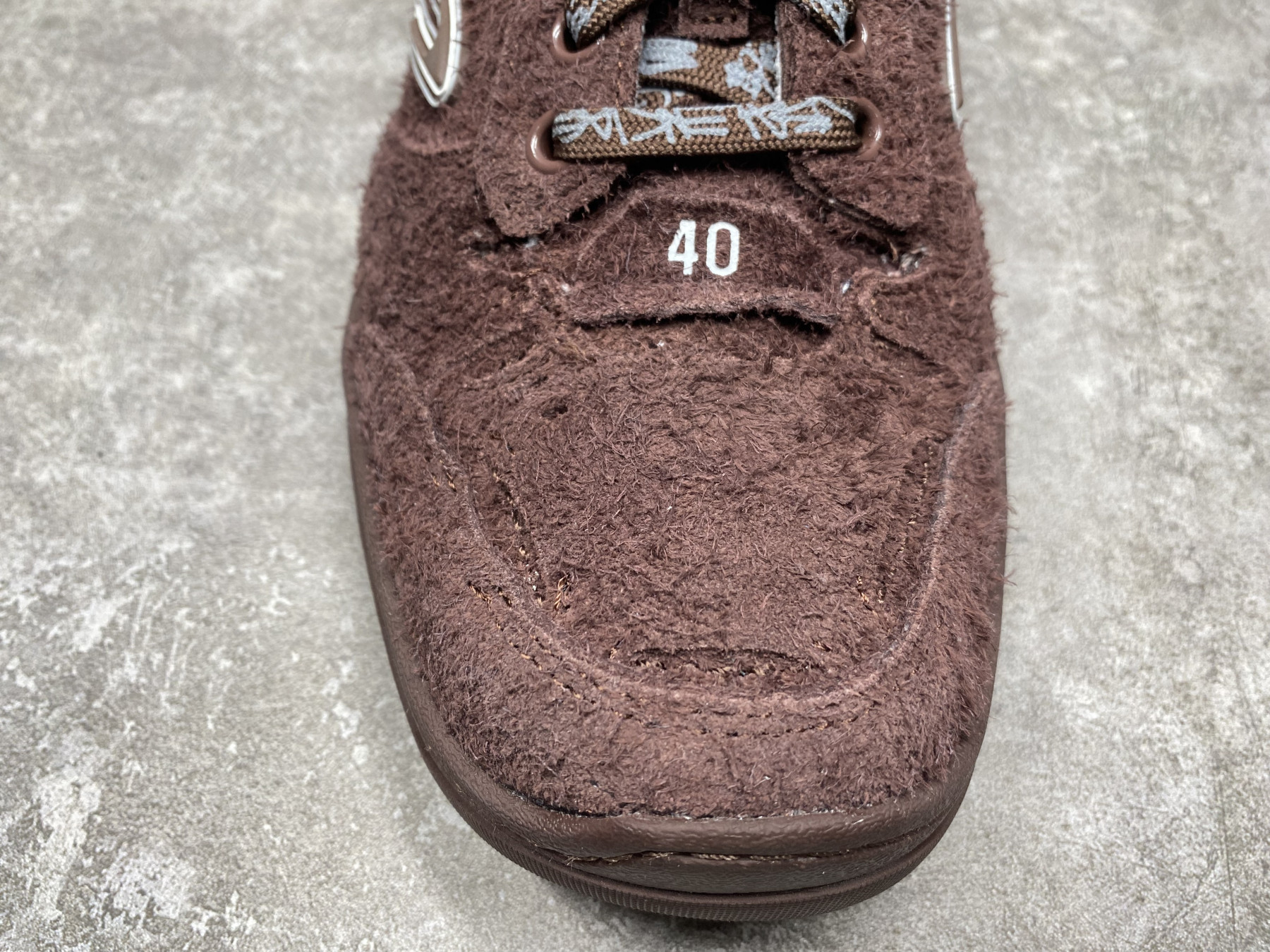 ua Ba1en*iaga hamptons worn-out sneaker (run one size large)