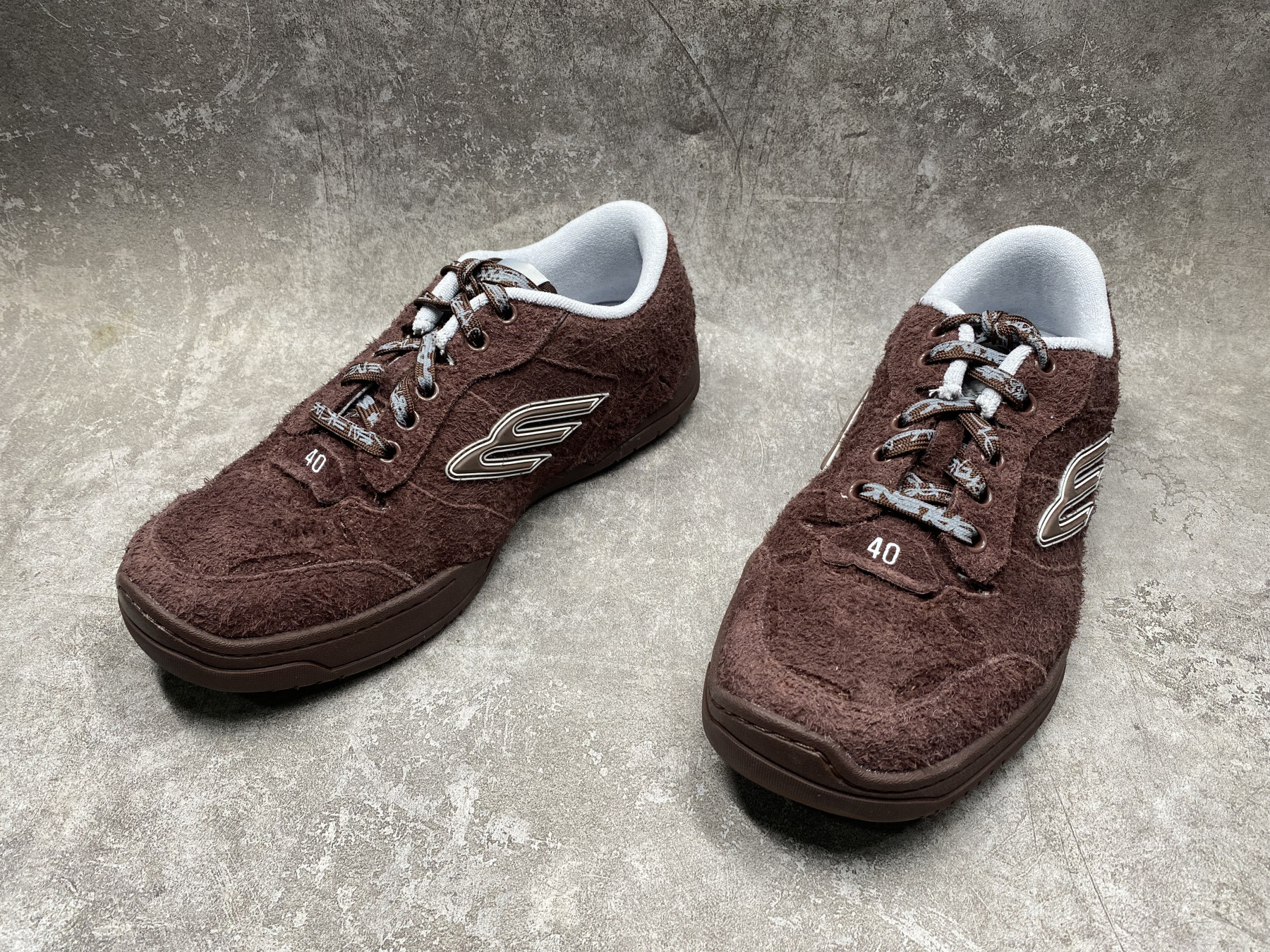ua Ba1en*iaga hamptons worn-out sneaker (run one size large)
