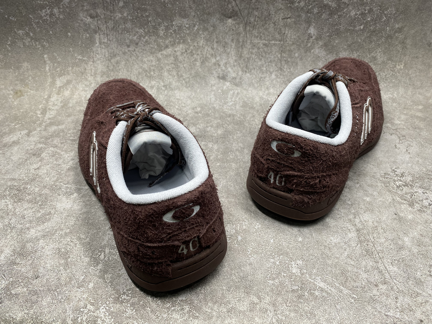 ua Ba1en*iaga hamptons worn-out sneaker (run one size large)
