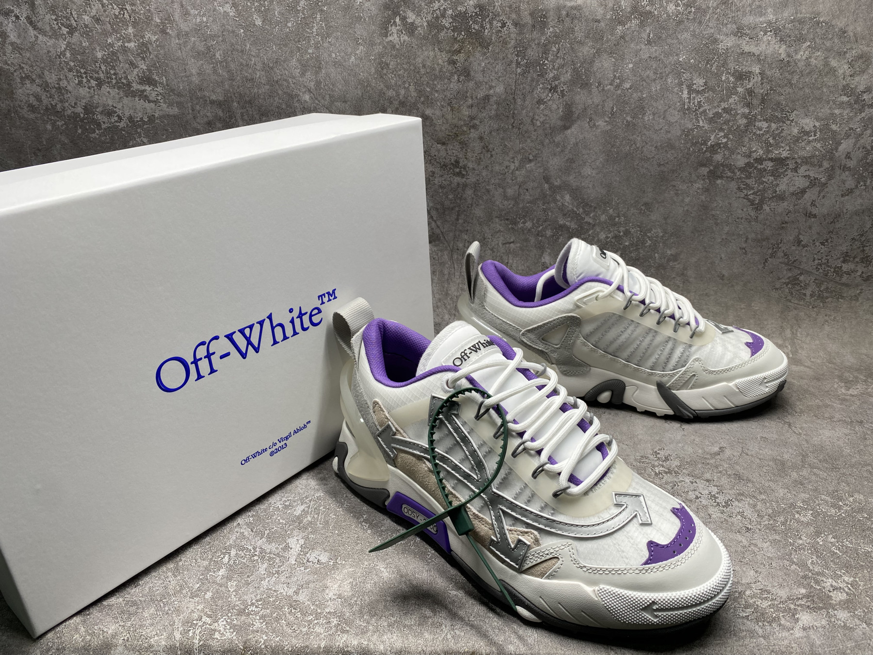 UA Off-White Odsy-2000 Sneaker