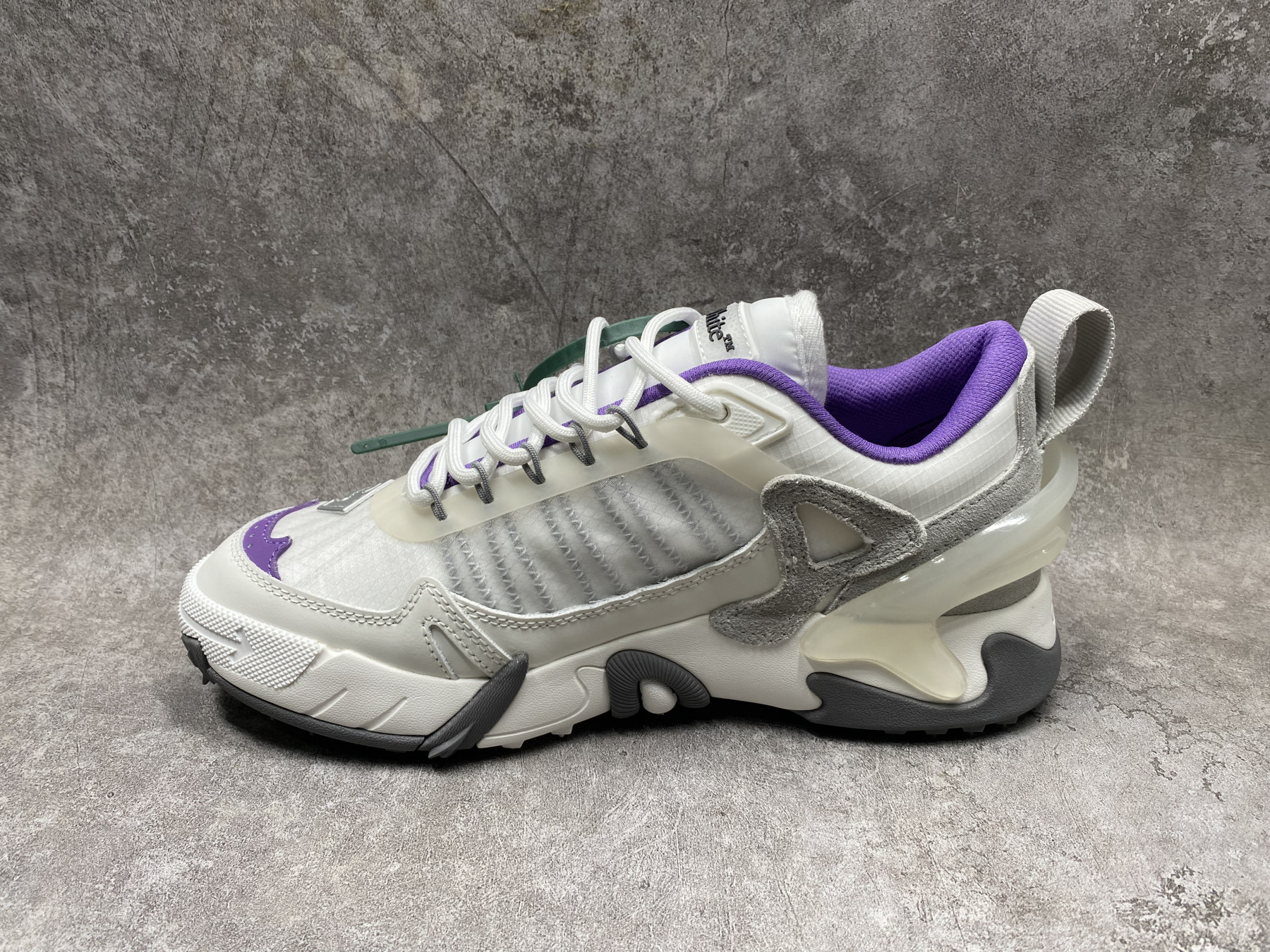 UA Off-White Odsy-2000 Sneaker