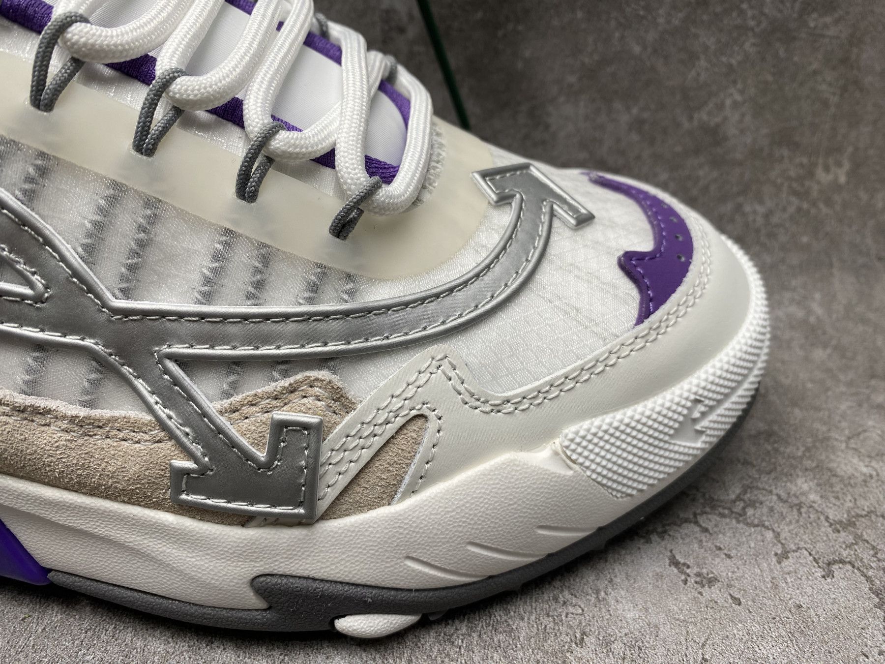 UA Off-White Odsy-2000 Sneaker
