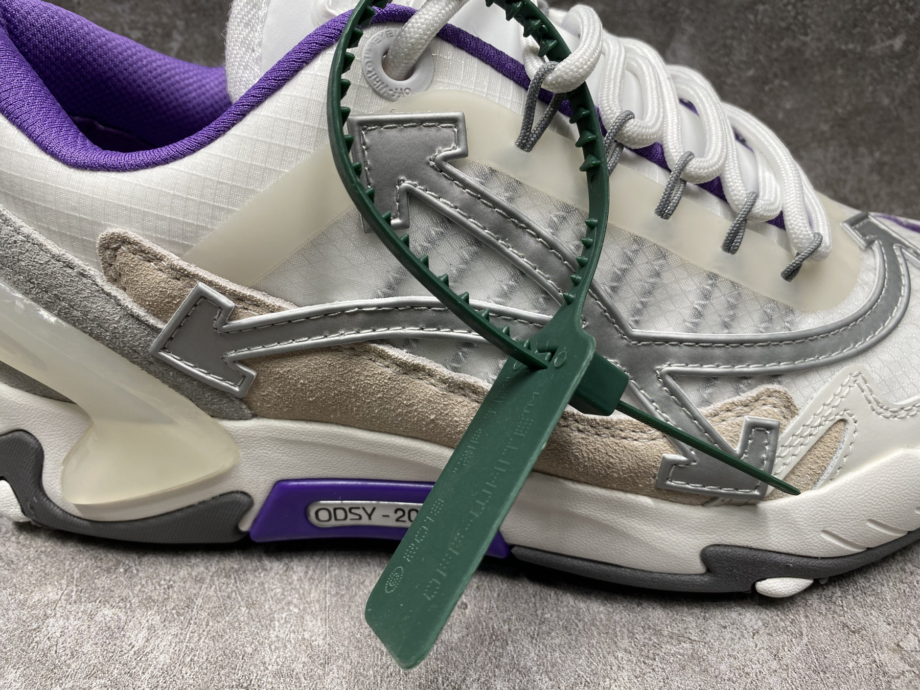 UA Off-White Odsy-2000 Sneaker