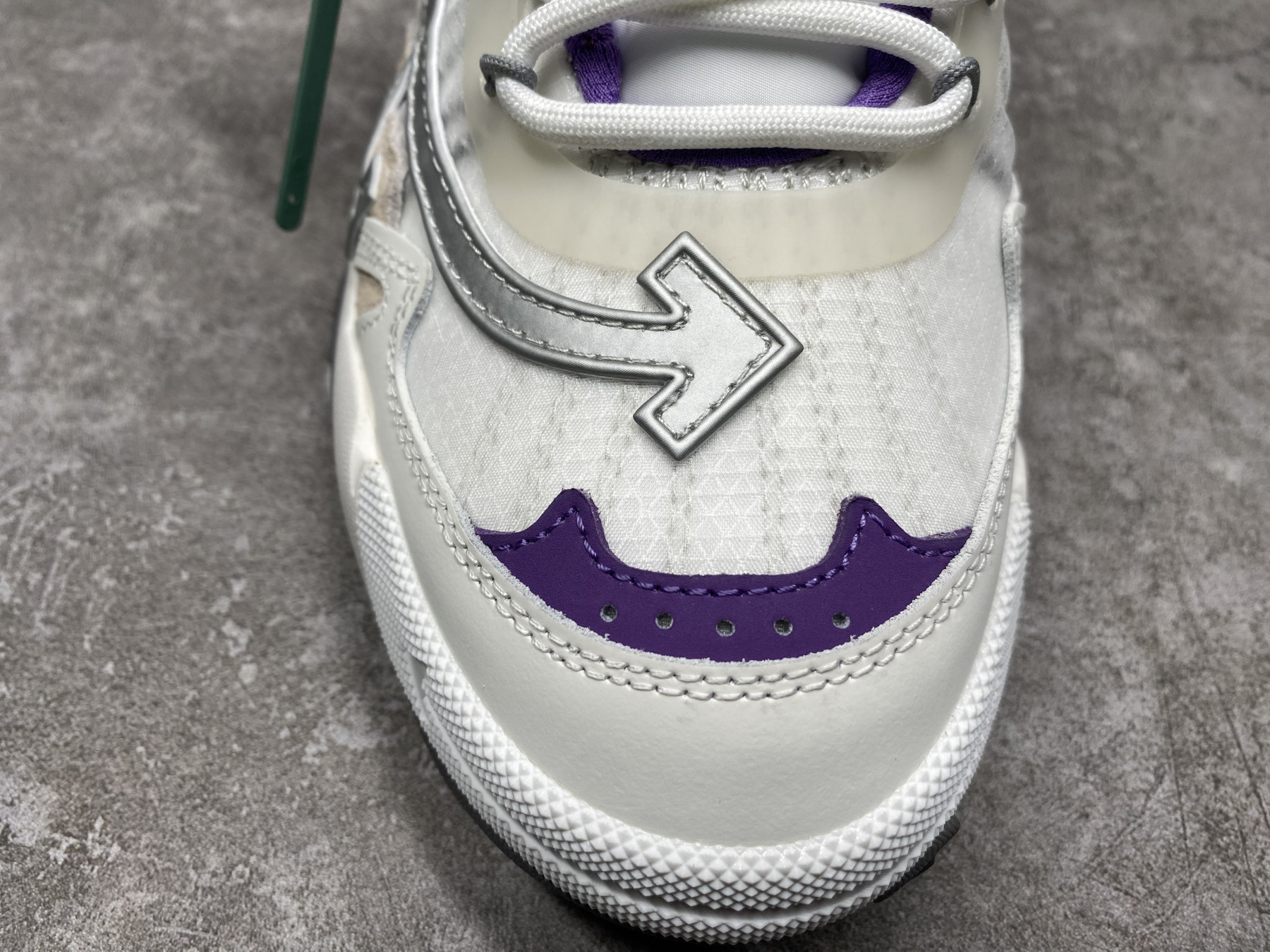 UA Off-White Odsy-2000 Sneaker