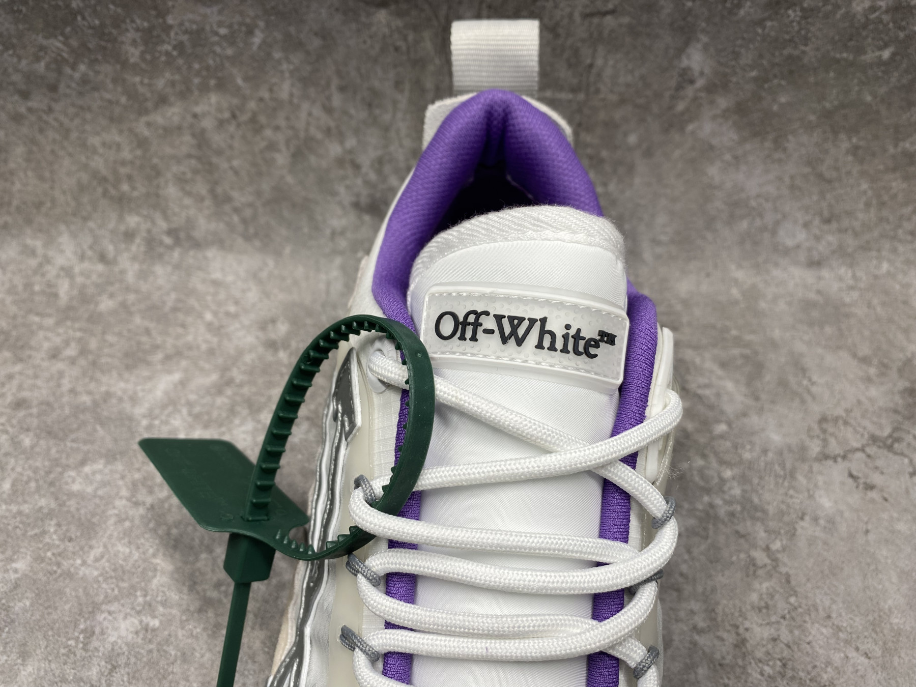 UA Off-White Odsy-2000 Sneaker