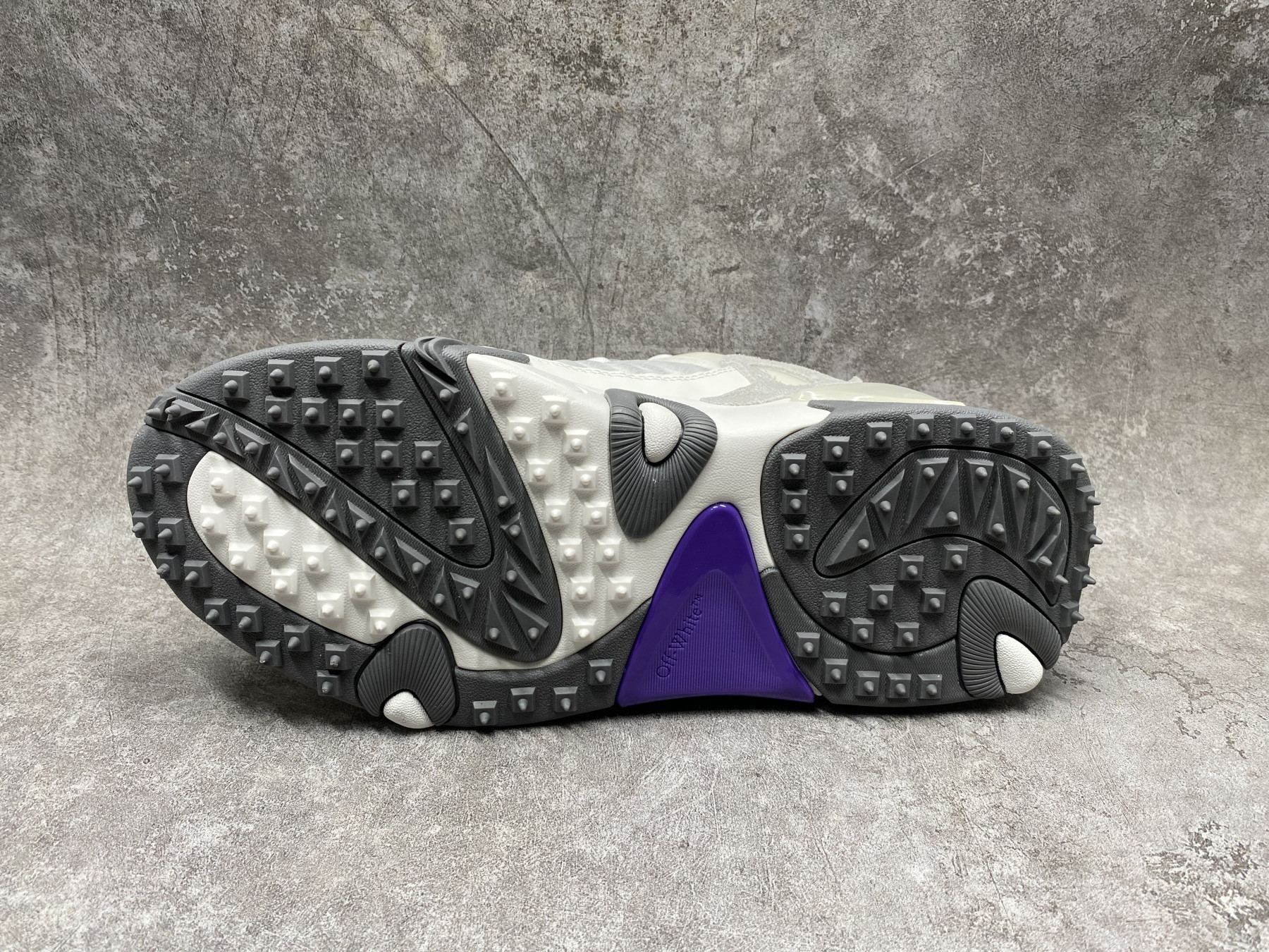 UA Off-White Odsy-2000 Sneaker