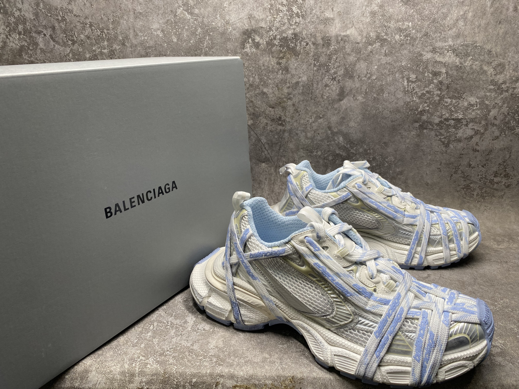 ua Ba1en*iaga 3xl extreme laces logo sneaker(run one size large)