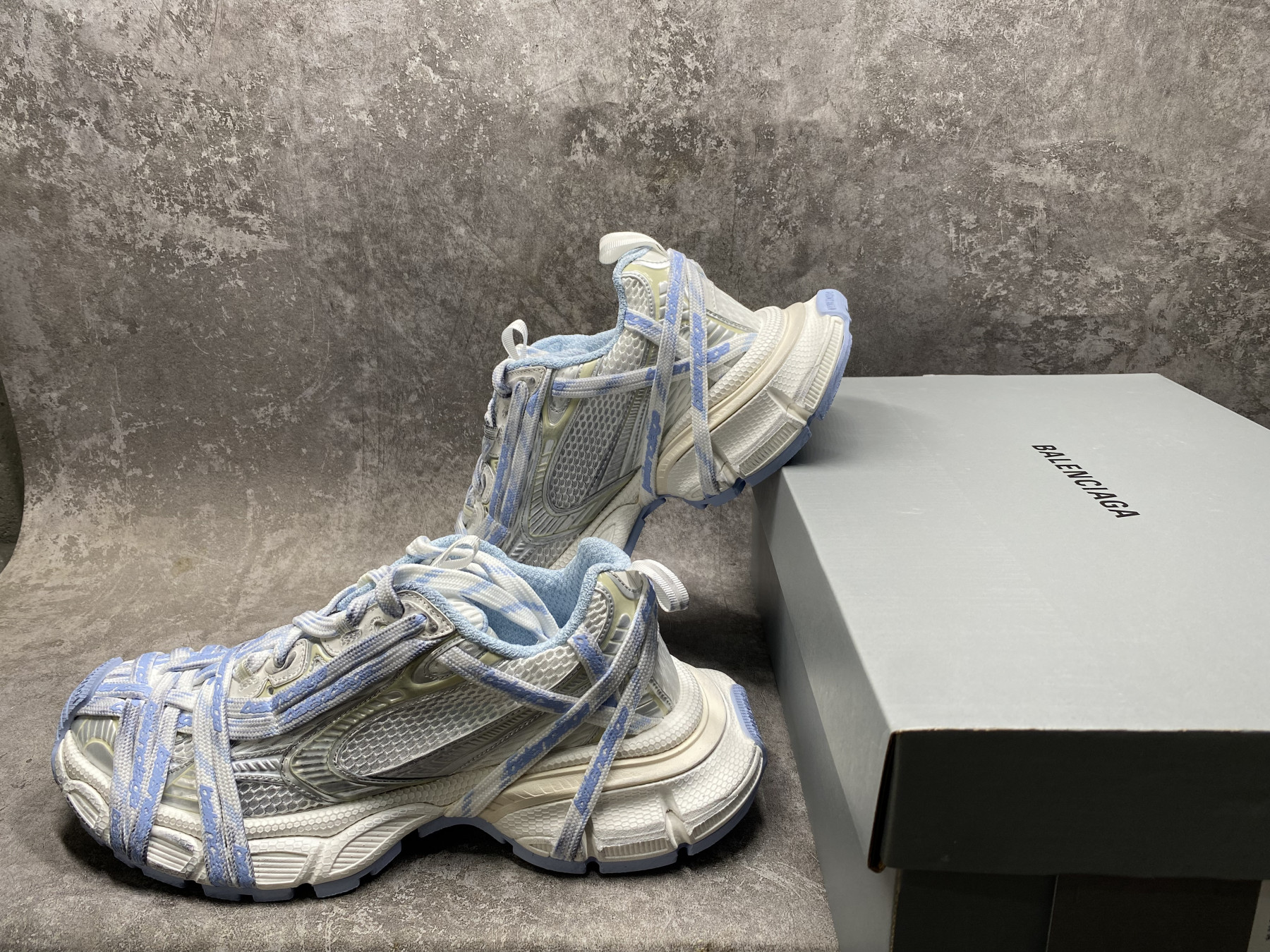 ua Ba1en*iaga 3xl extreme laces logo sneaker(run one size large)