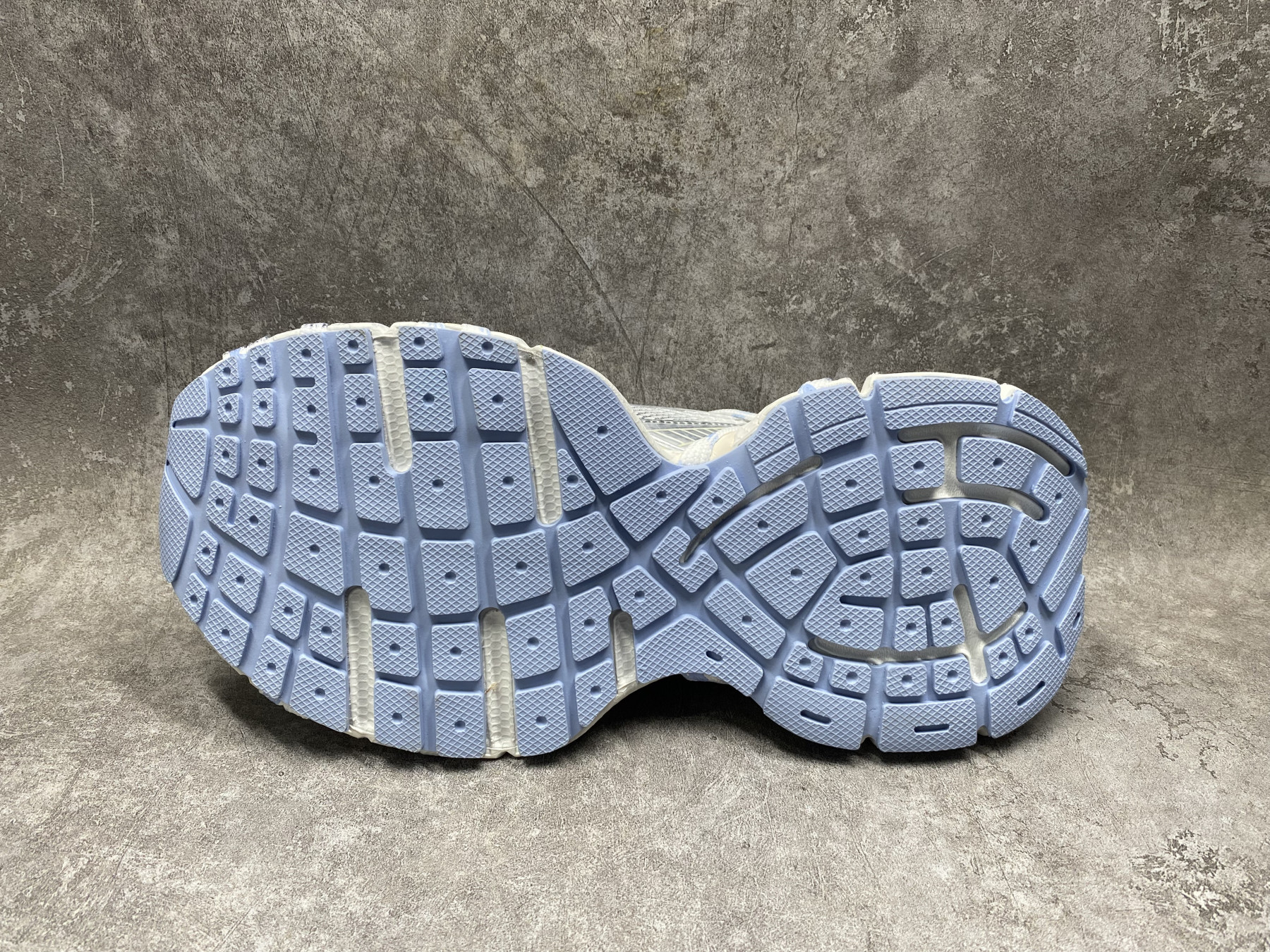 ua Ba1en*iaga 3xl extreme laces logo sneaker(run one size large)