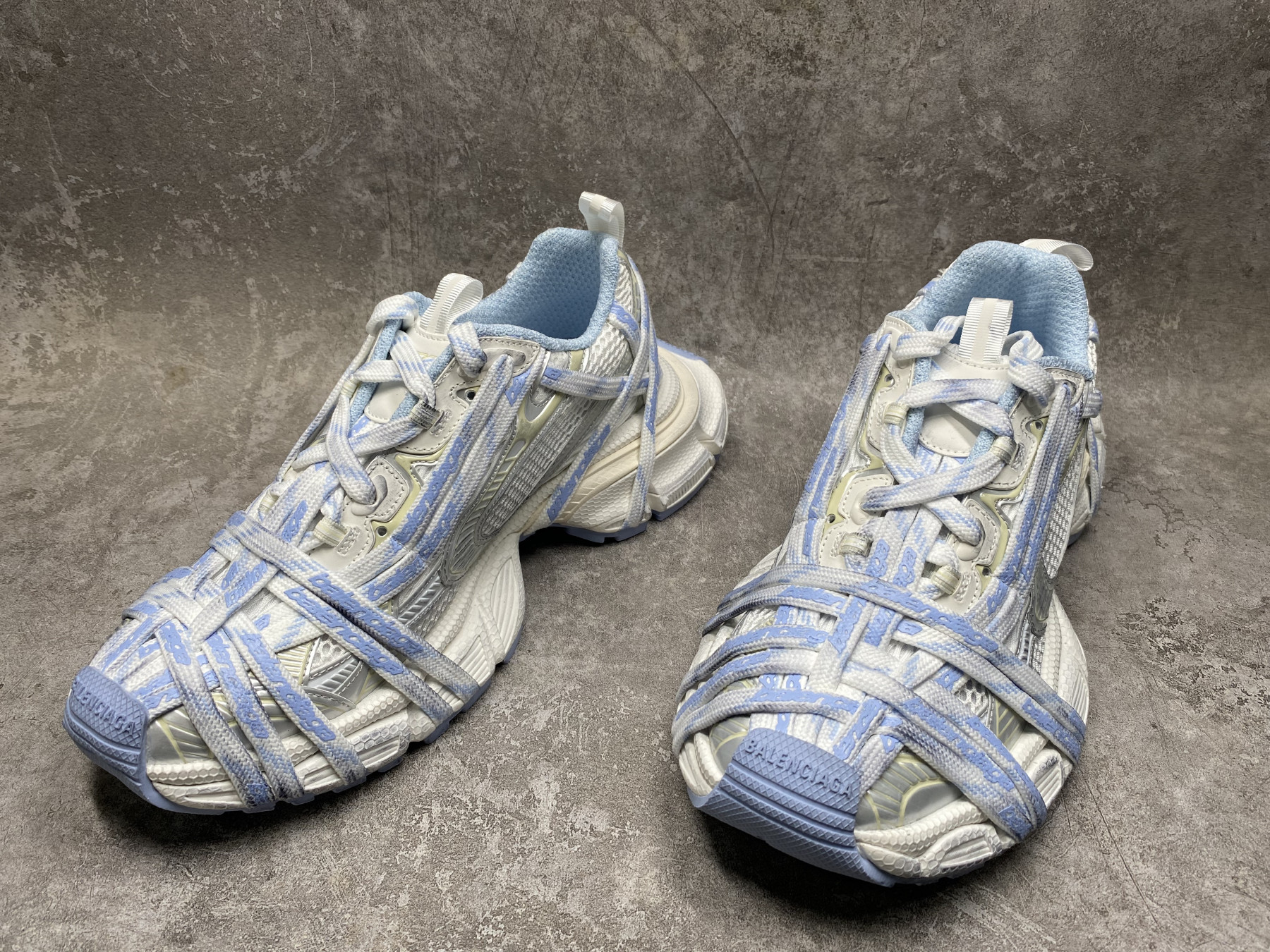 ua Ba1en*iaga 3xl extreme laces logo sneaker(run one size large)