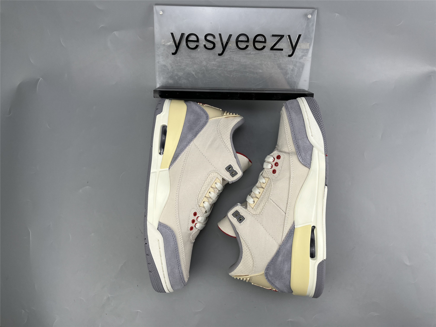UA AIR JORDAN 3 RETRO SE 