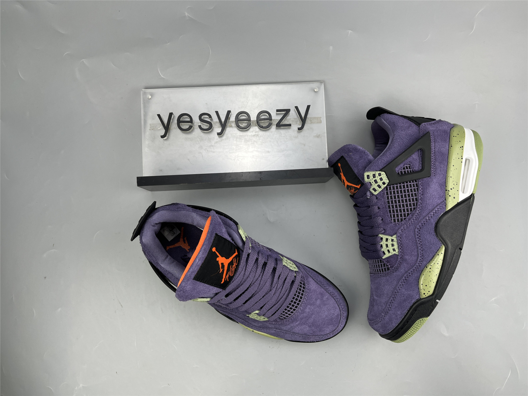 UA WMNS AIR JORDAN 4 RETRO 