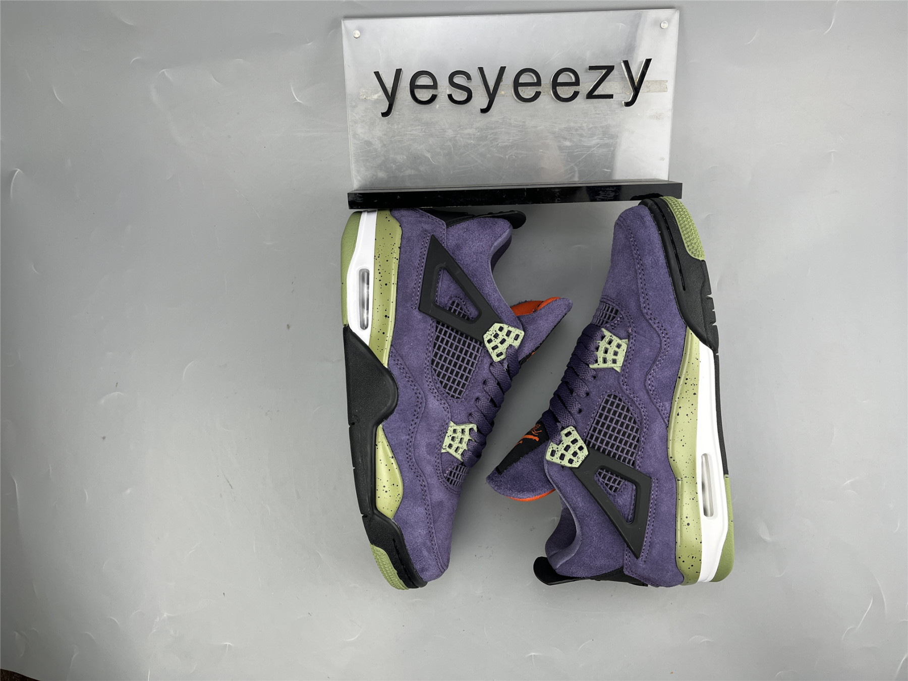 UA WMNS AIR JORDAN 4 RETRO 
