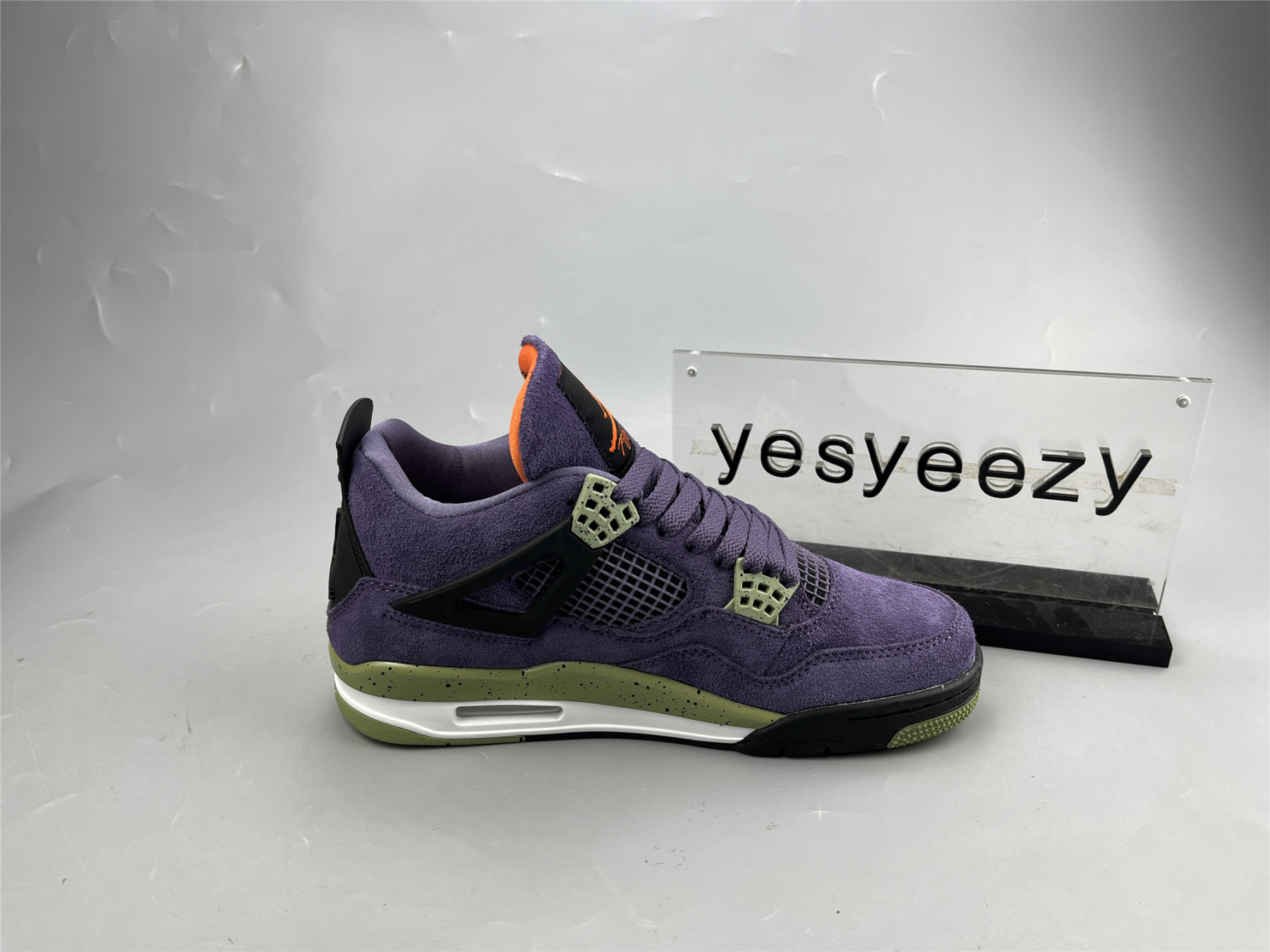 UA WMNS AIR JORDAN 4 RETRO 