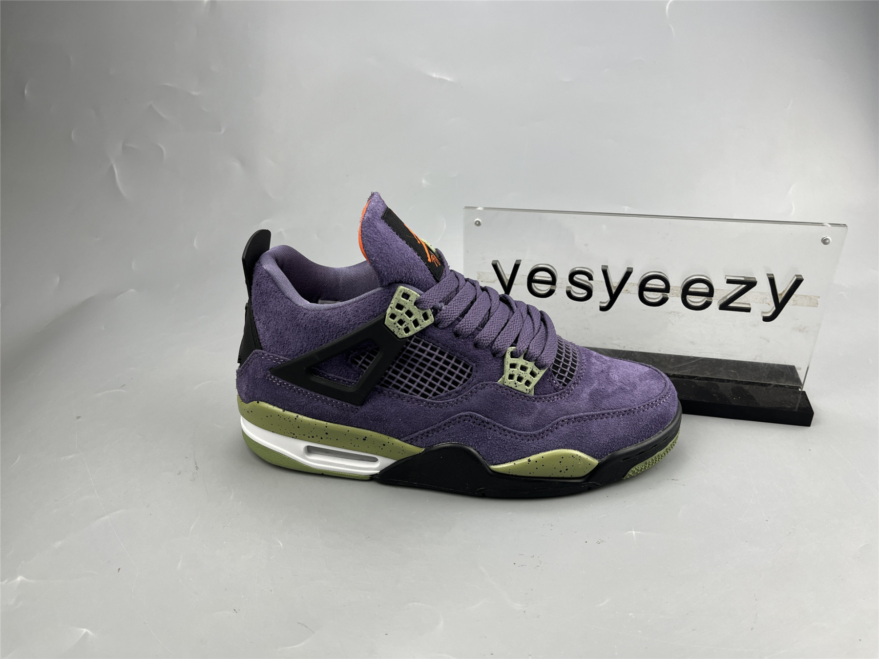 UA WMNS AIR JORDAN 4 RETRO 