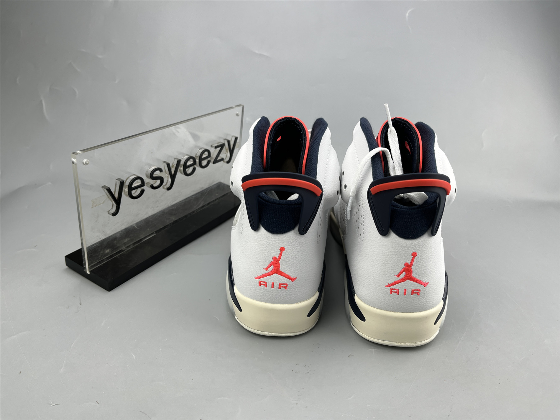 UA AIR JORDAN 6 RETRO 