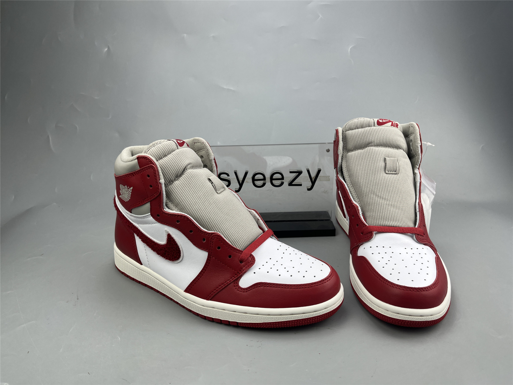 UA WMNS AIR JORDAN 1 HIGH OG 