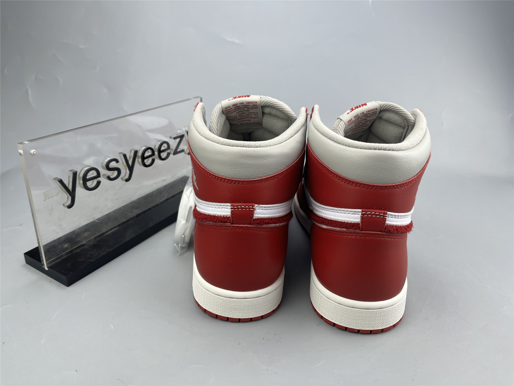 UA WMNS AIR JORDAN 1 HIGH OG 