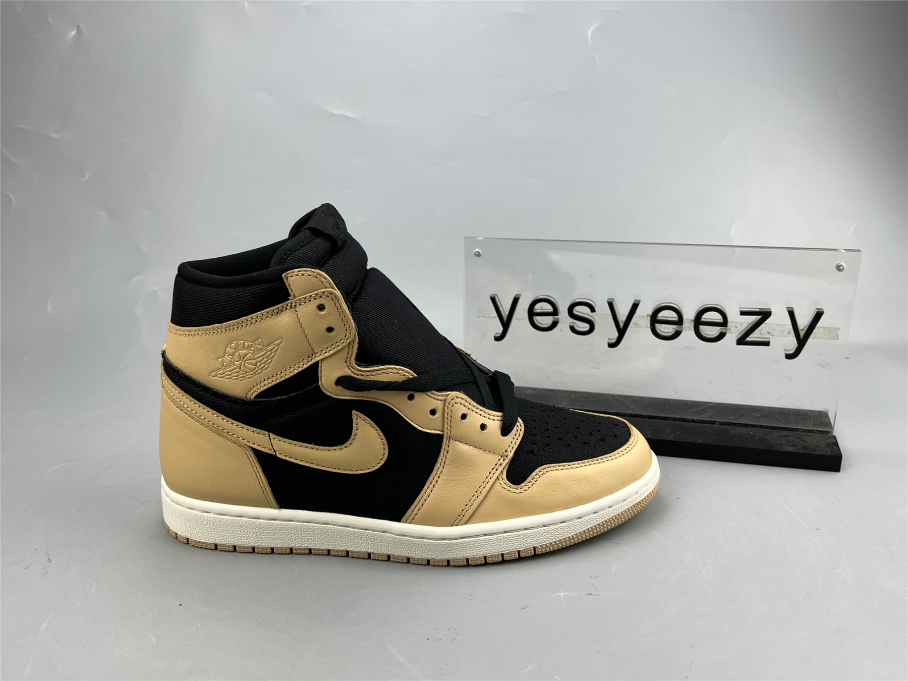 UA AIR JORDAN 1 RETRO HIGH OG 