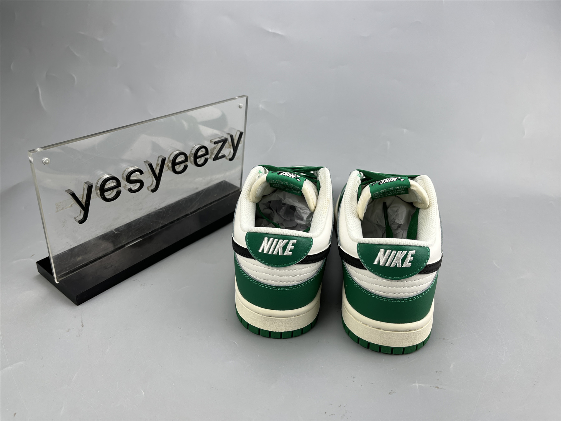 UA NIKE DUNK LOW SE 