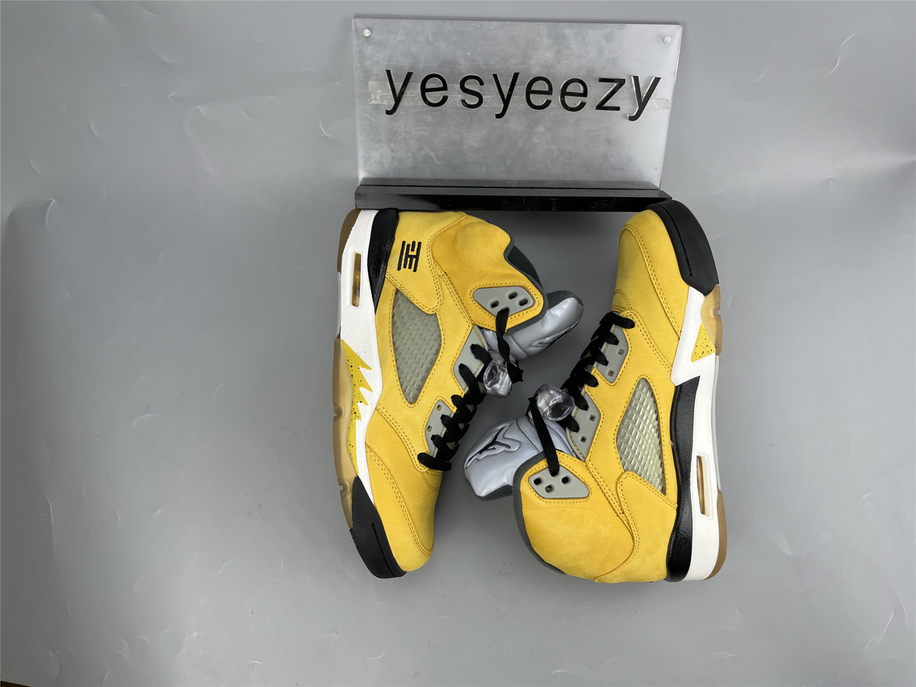 UA AIR JORDAN 5 RETRO T23 