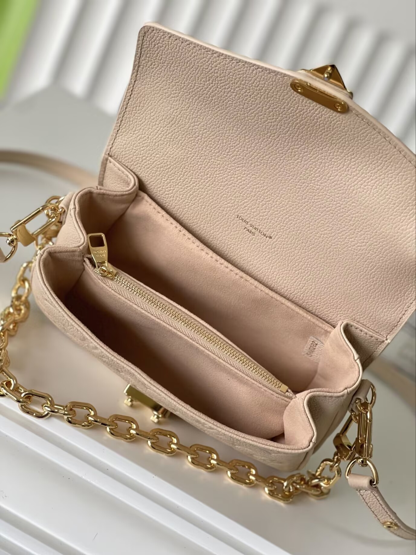 LV Pochette Metis EW M14322 21.5x13.5x6cm