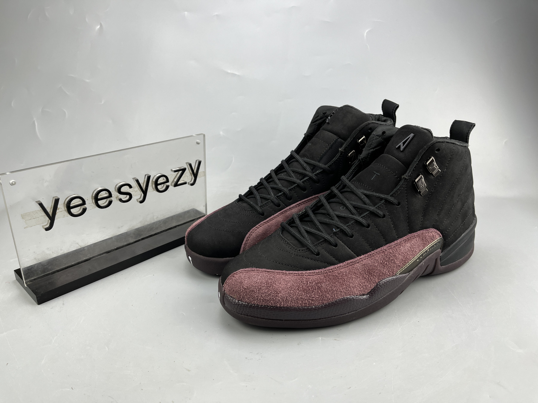UA A MA MANIÃ‰RE X WMNS AIR JORDAN 12 RETRO 