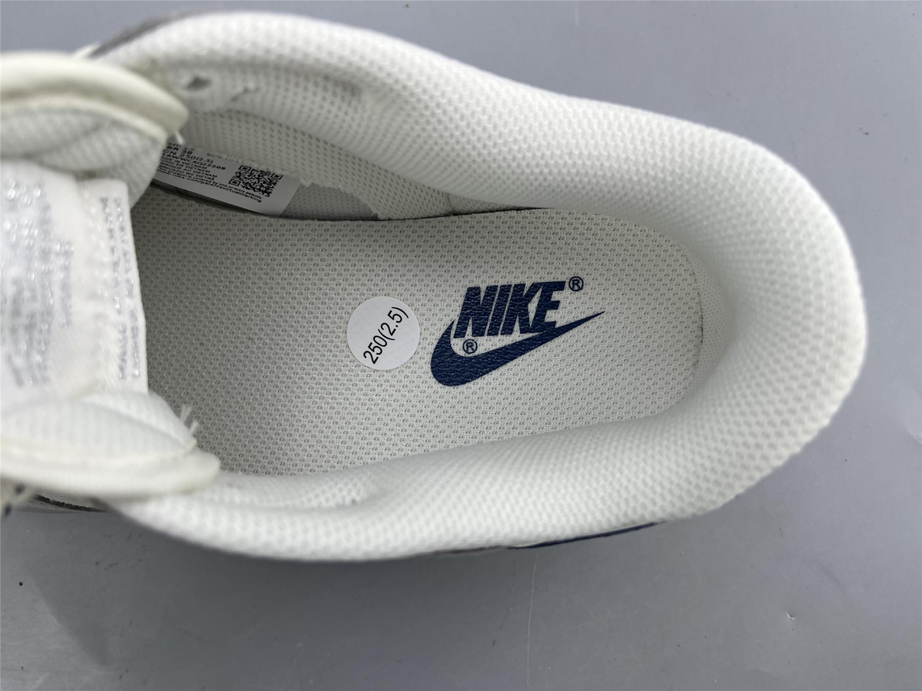 UA NIKE DUNK LOW LIGHT GREY