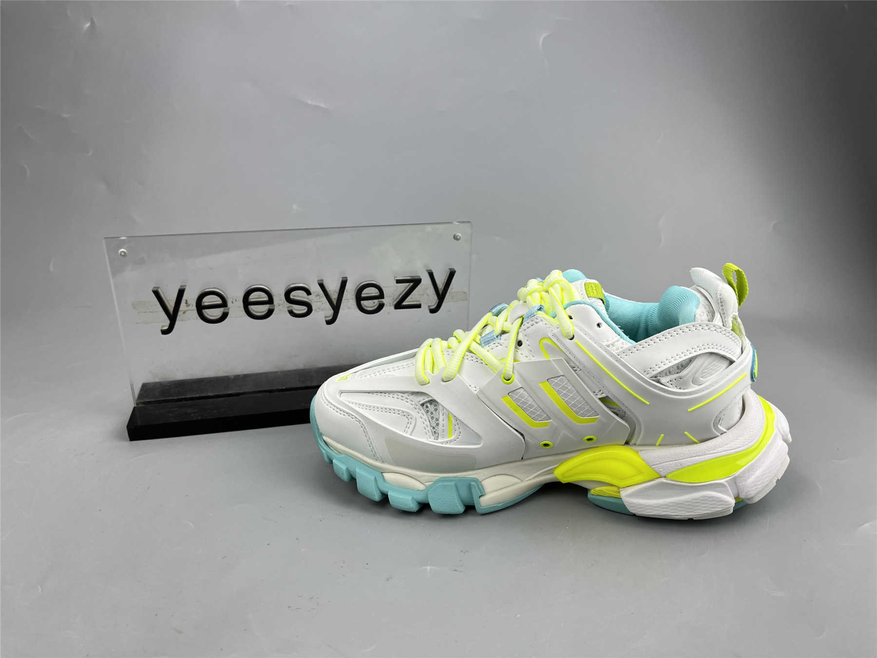 UA TRACK SNEAKER WHT FLUO Y TURQ