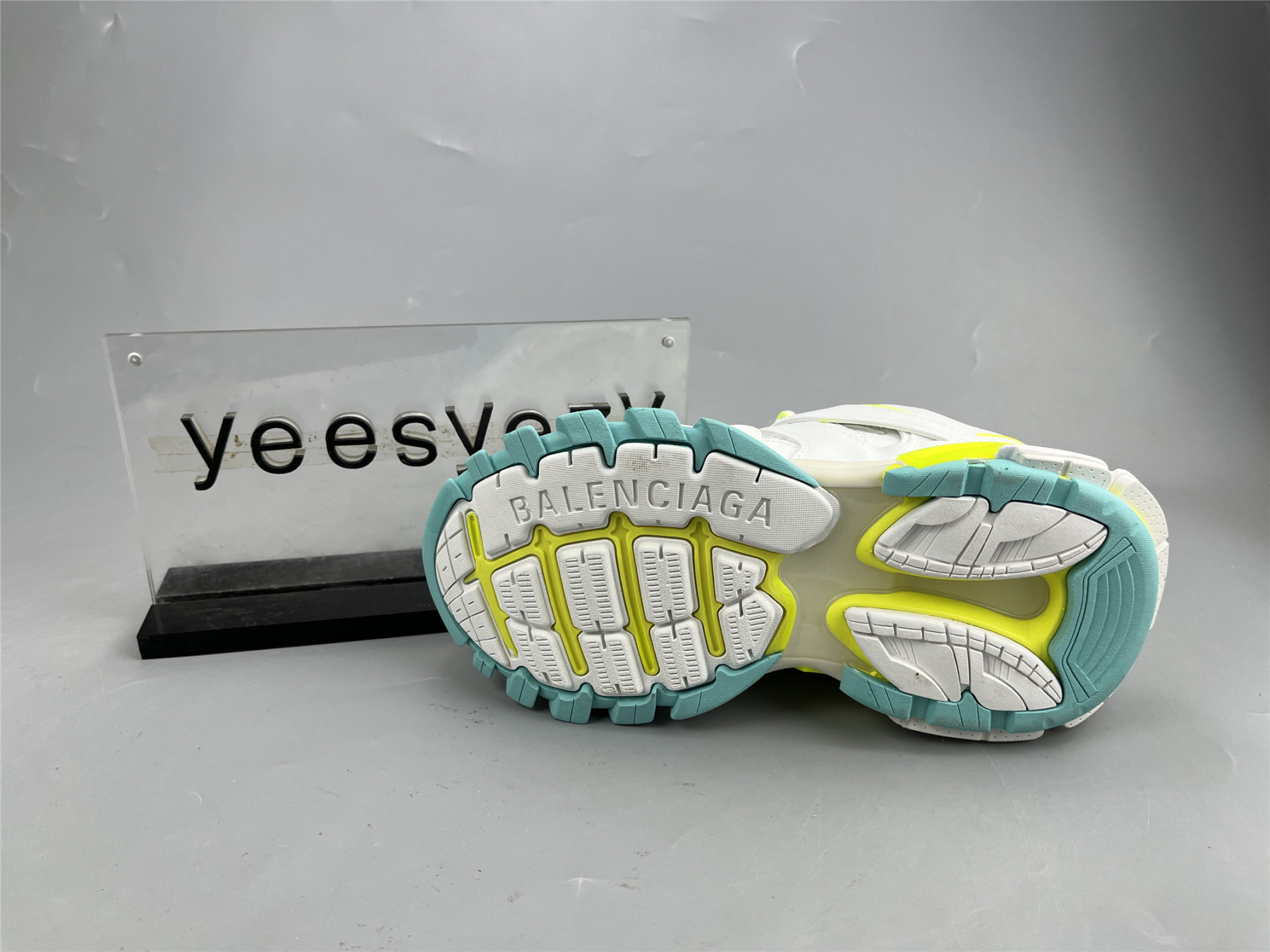 UA TRACK SNEAKER WHT FLUO Y TURQ