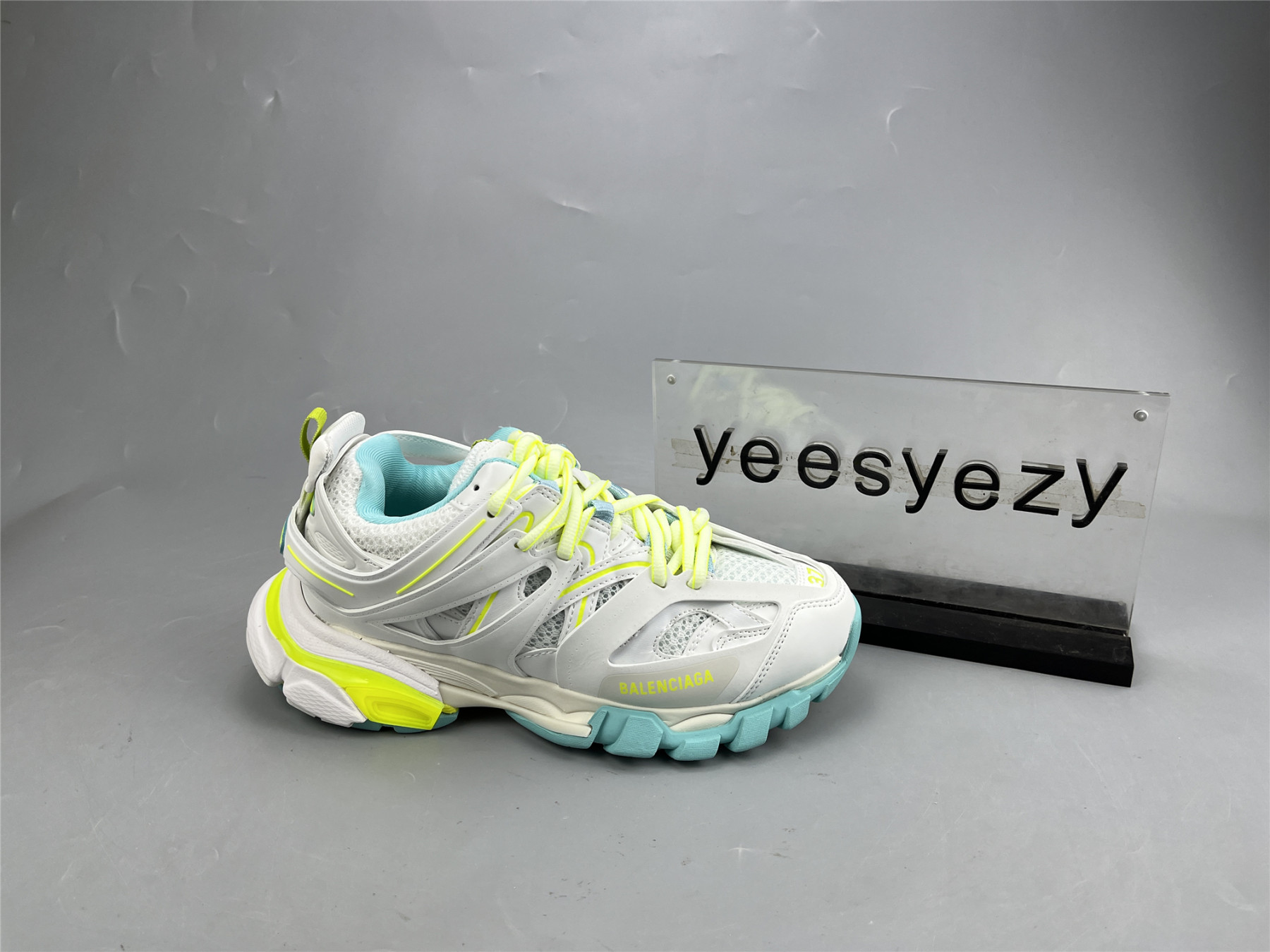 UA TRACK SNEAKER WHT FLUO Y TURQ