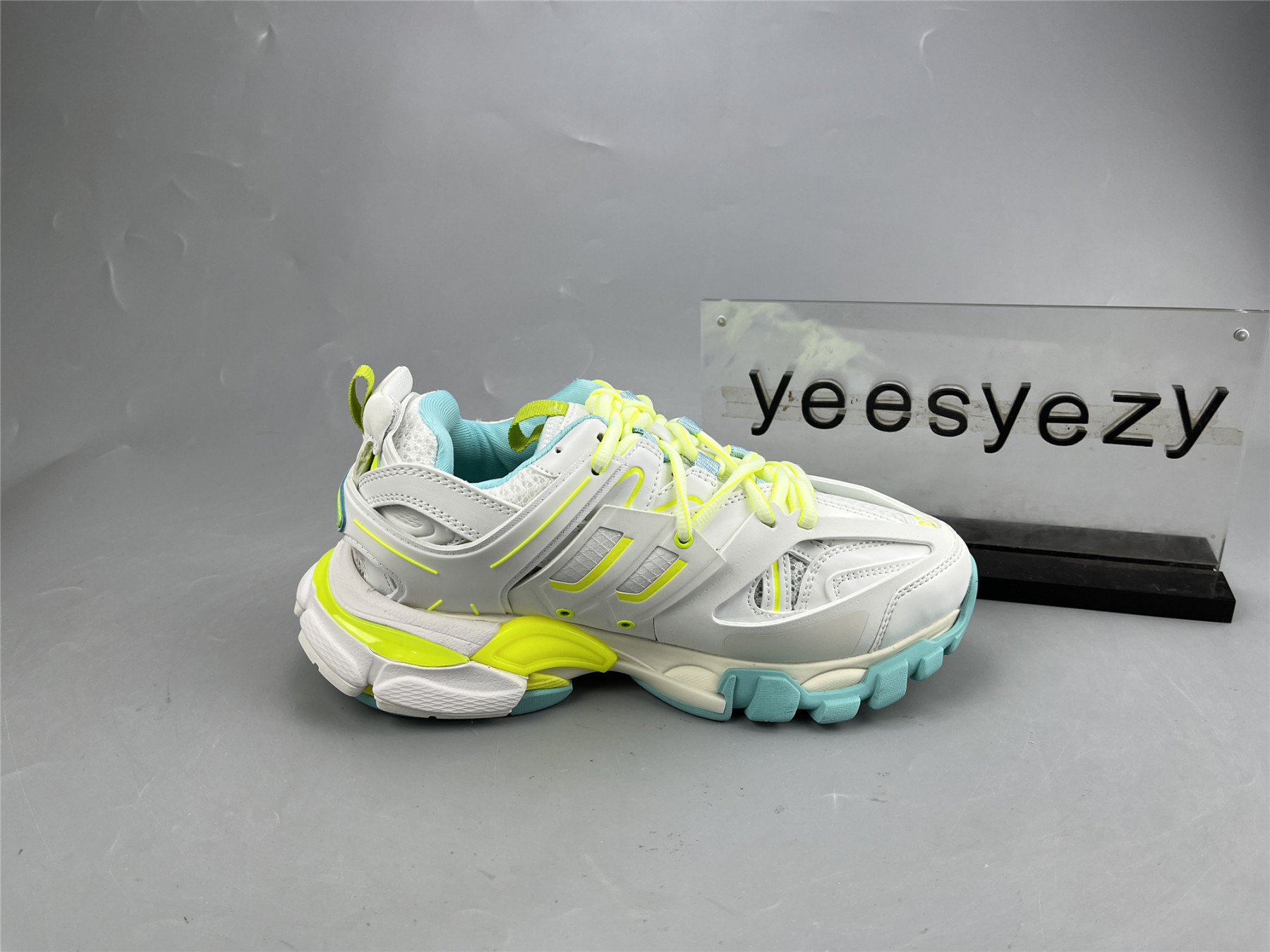 UA TRACK SNEAKER WHT FLUO Y TURQ