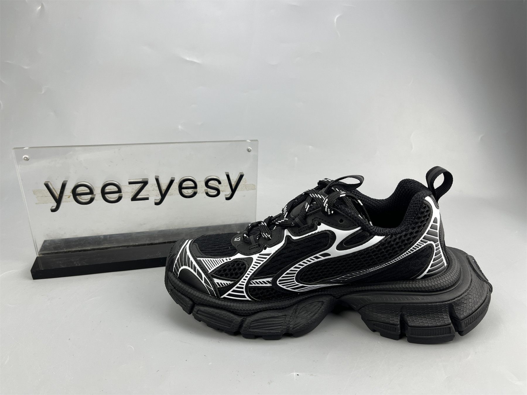 ua phanT0m sneaker black white