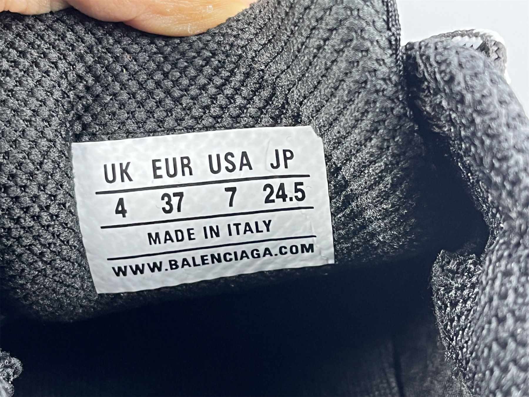 ua phanT0m sneaker black white