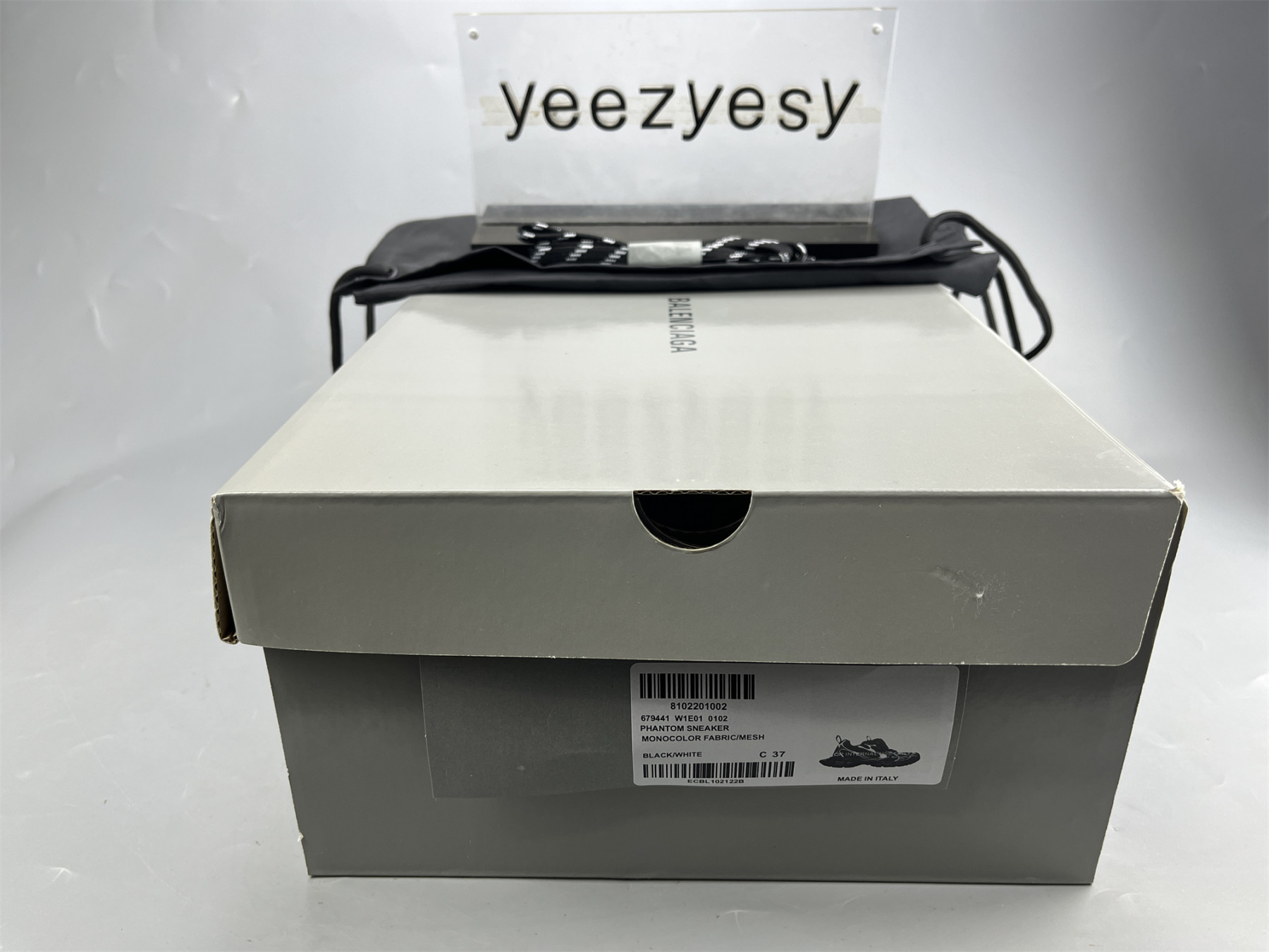 ua phanT0m sneaker black white