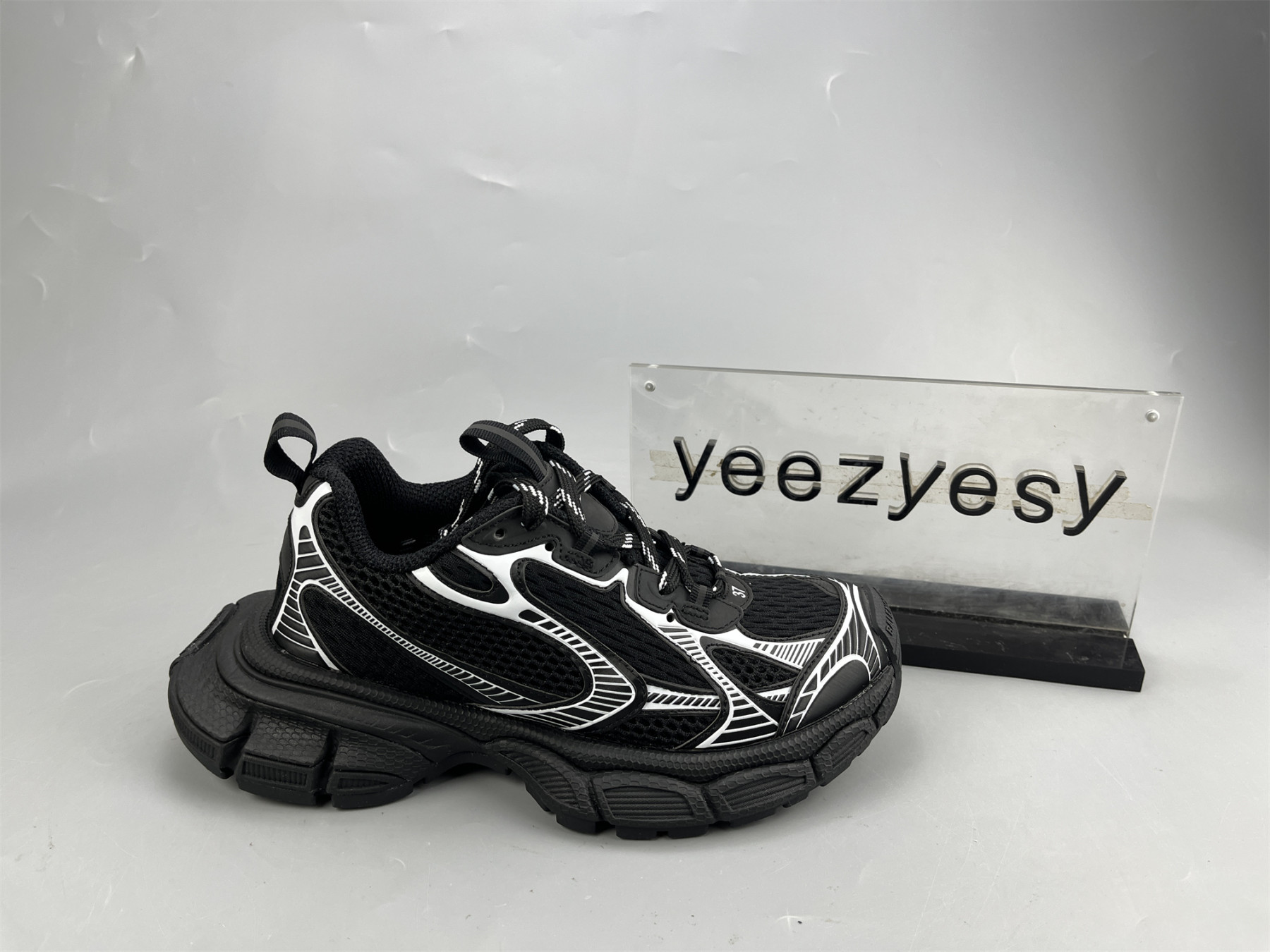 ua phanT0m sneaker black white