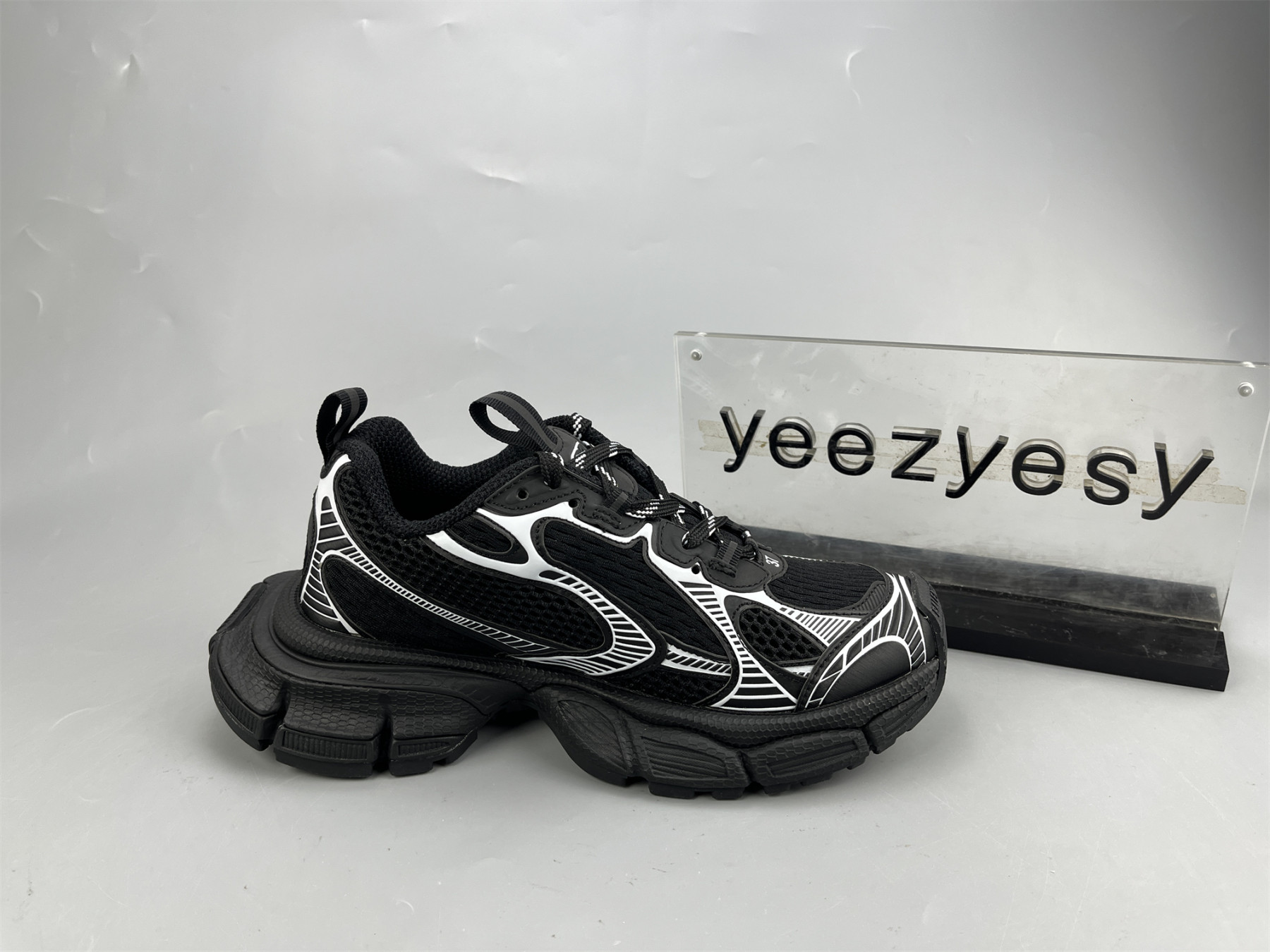 ua phanT0m sneaker black white