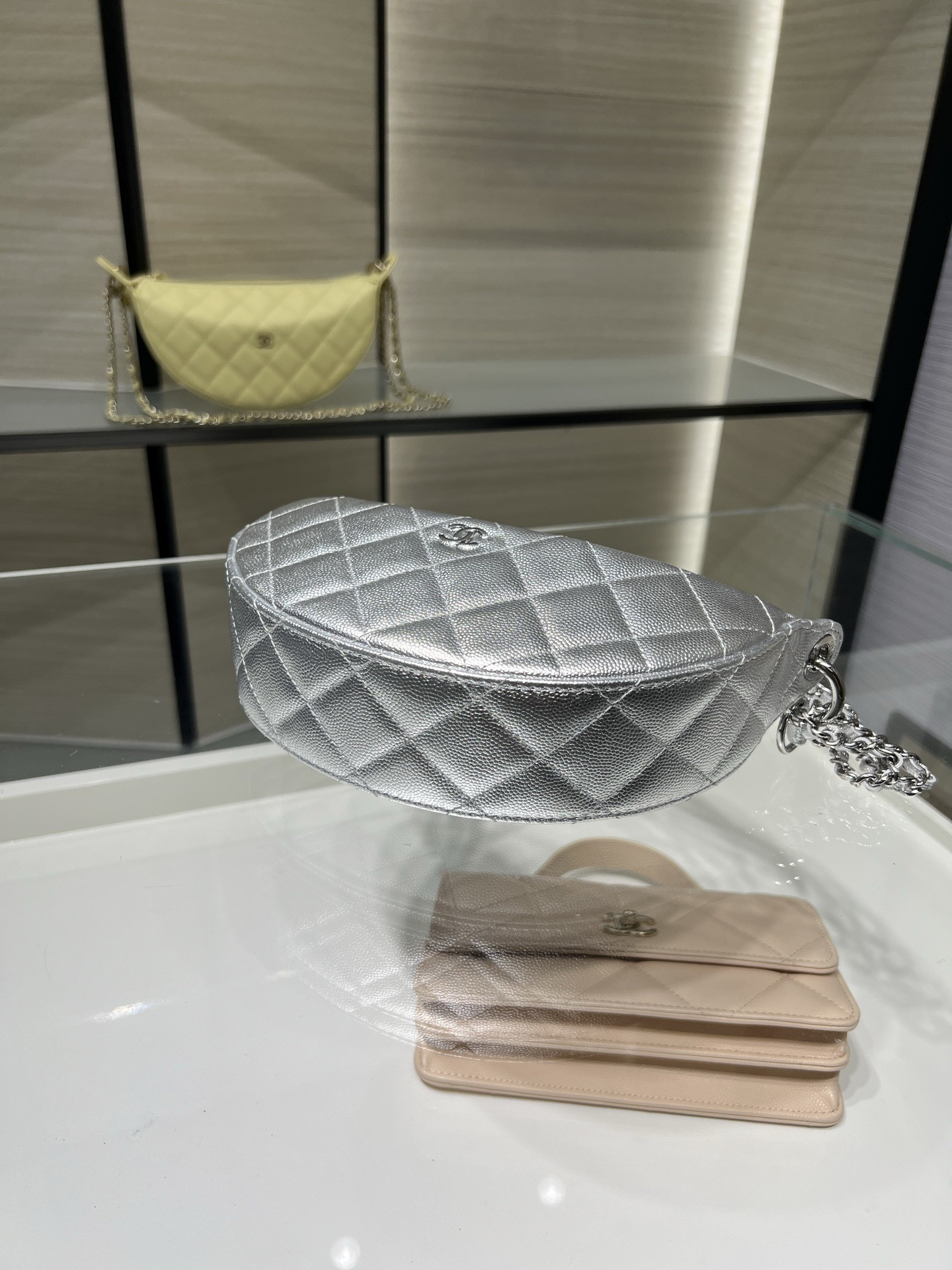Ch**el clutch with chain silver hardware ap5094 15x22x6cm