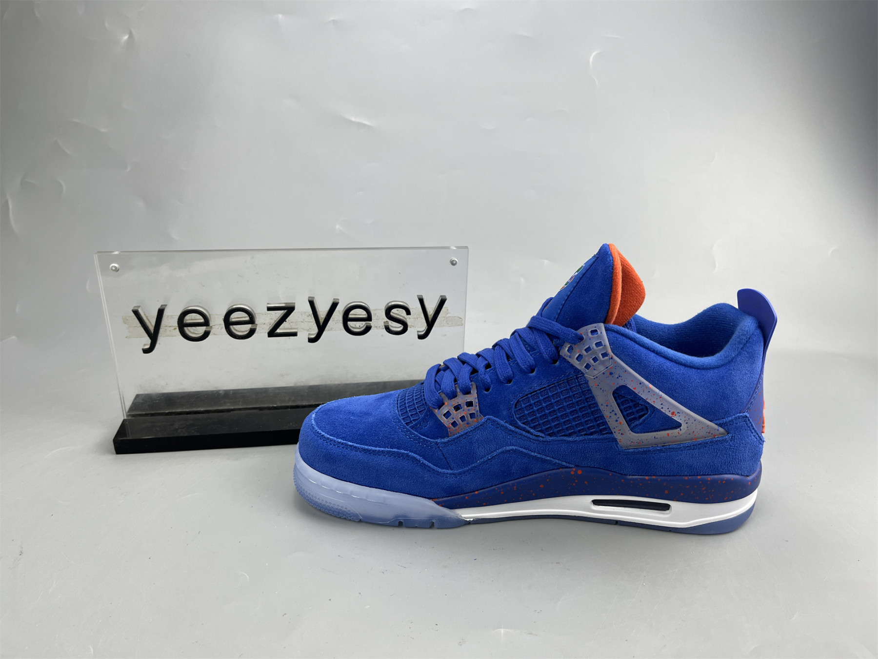 UA AIR JORDAN 4 