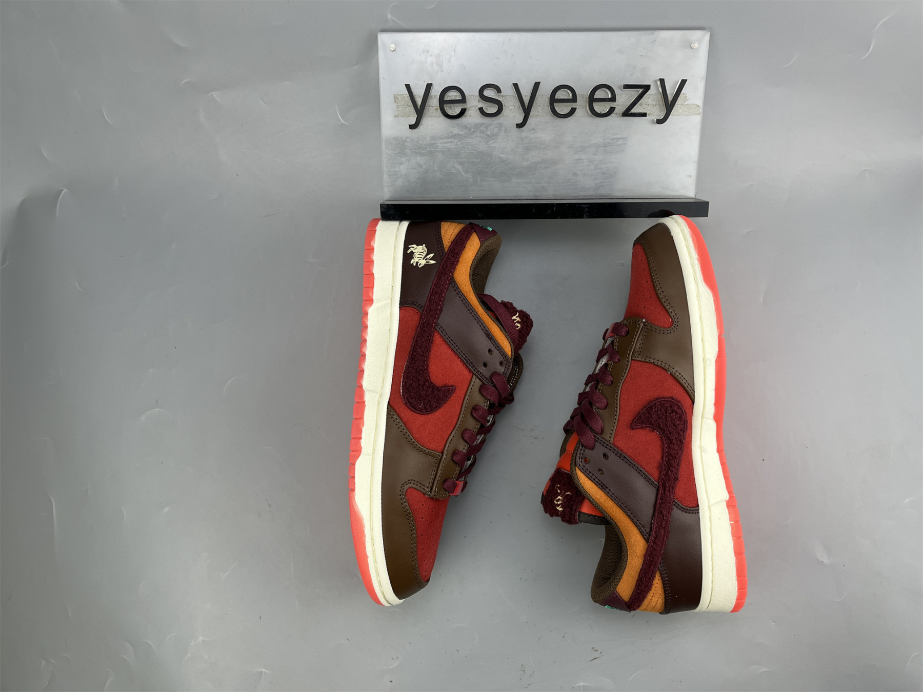 UA NIKE DUNK LOW 