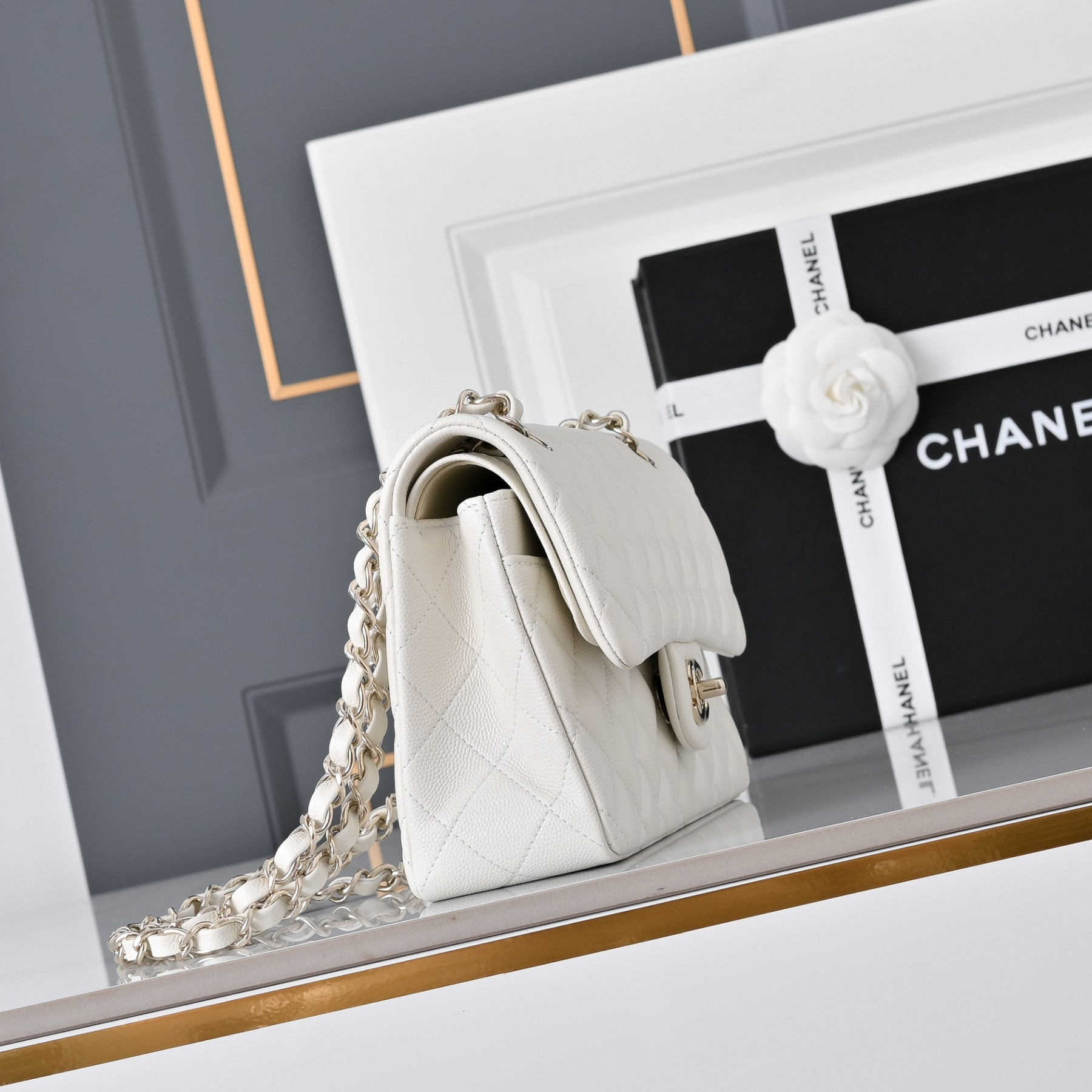 Ch**el classic flap handbag off-white with light gold hardware and caviar leather a01113 23x14.5x6cm