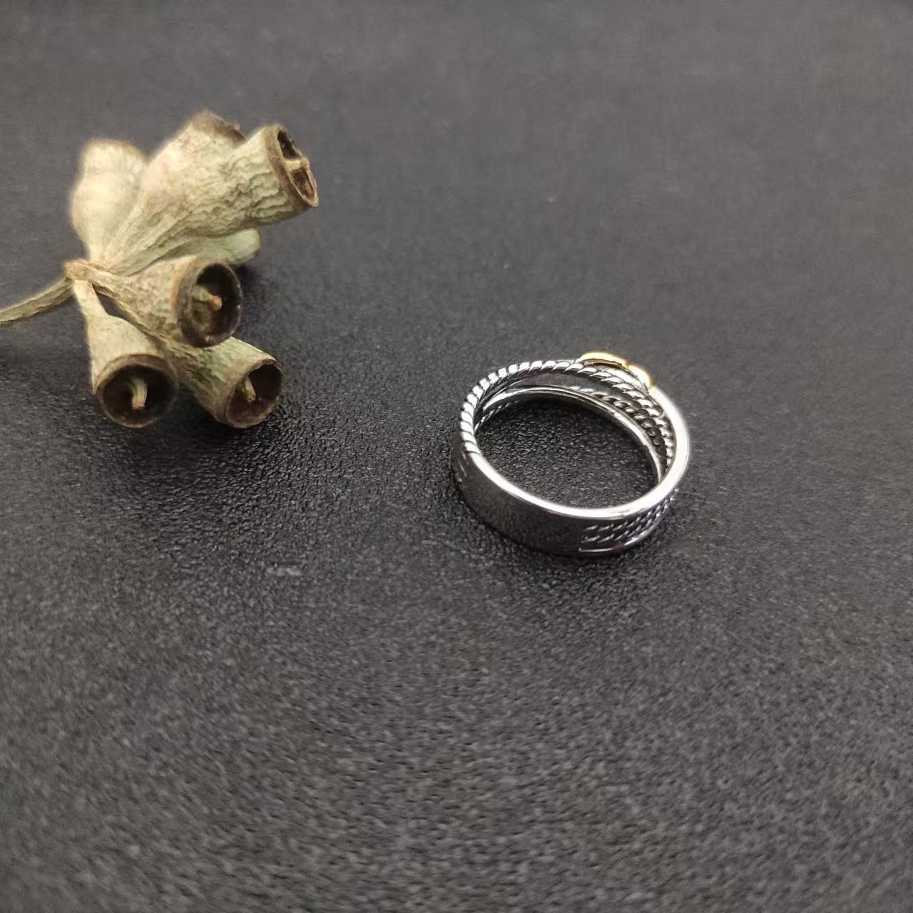 dau1d Yvrm*n x crossover band ring