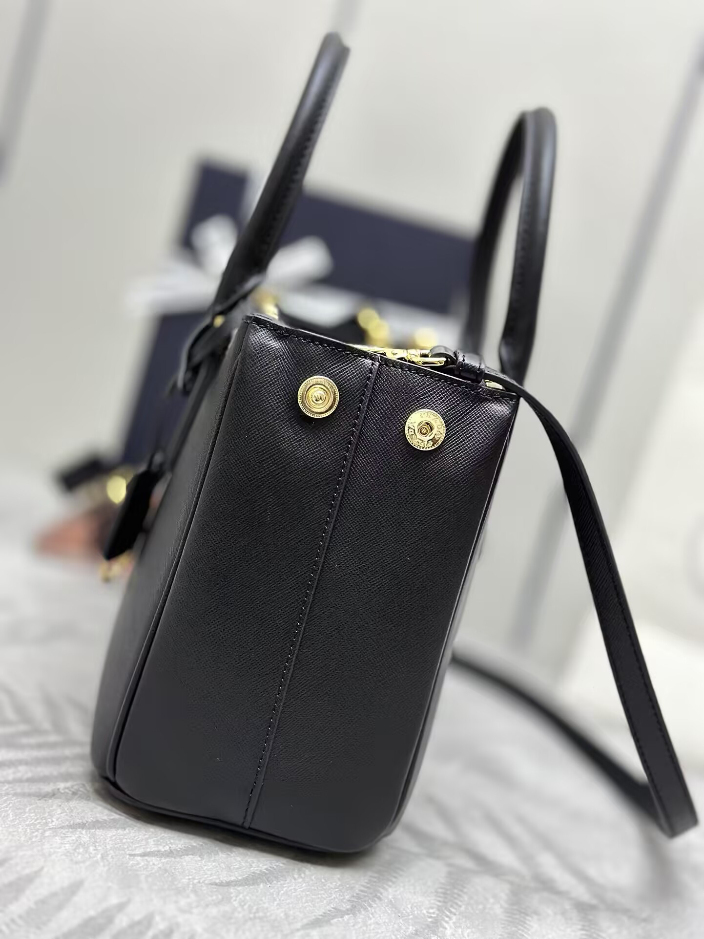 Pra*a galleria medium saffiano leather bag 28x20x12cm