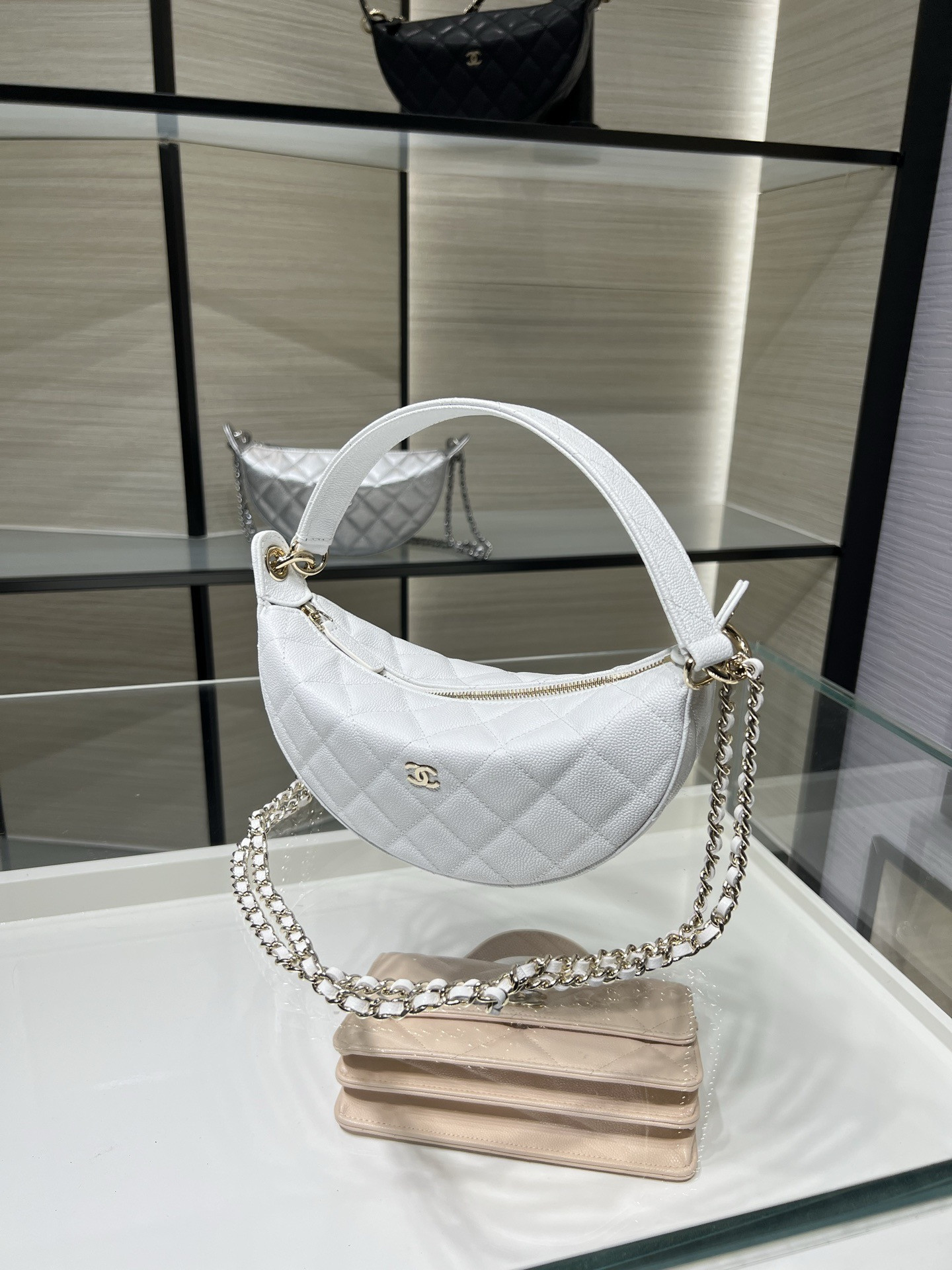 Ch**el clutch with chain light gold hardware ap5094 15x22x6cm
