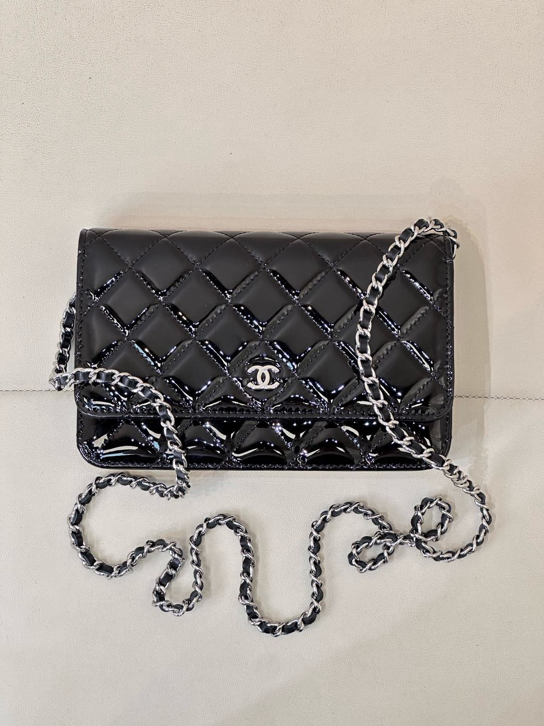 Ch**el woc classic wallet on chain 13x19x3cm