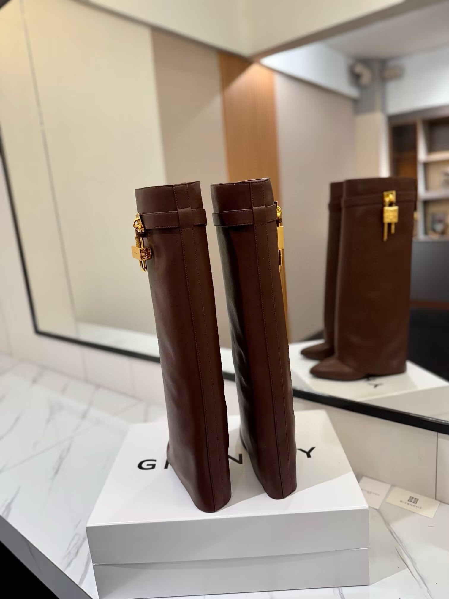 ua G1uenchy shark lock boots in leather
