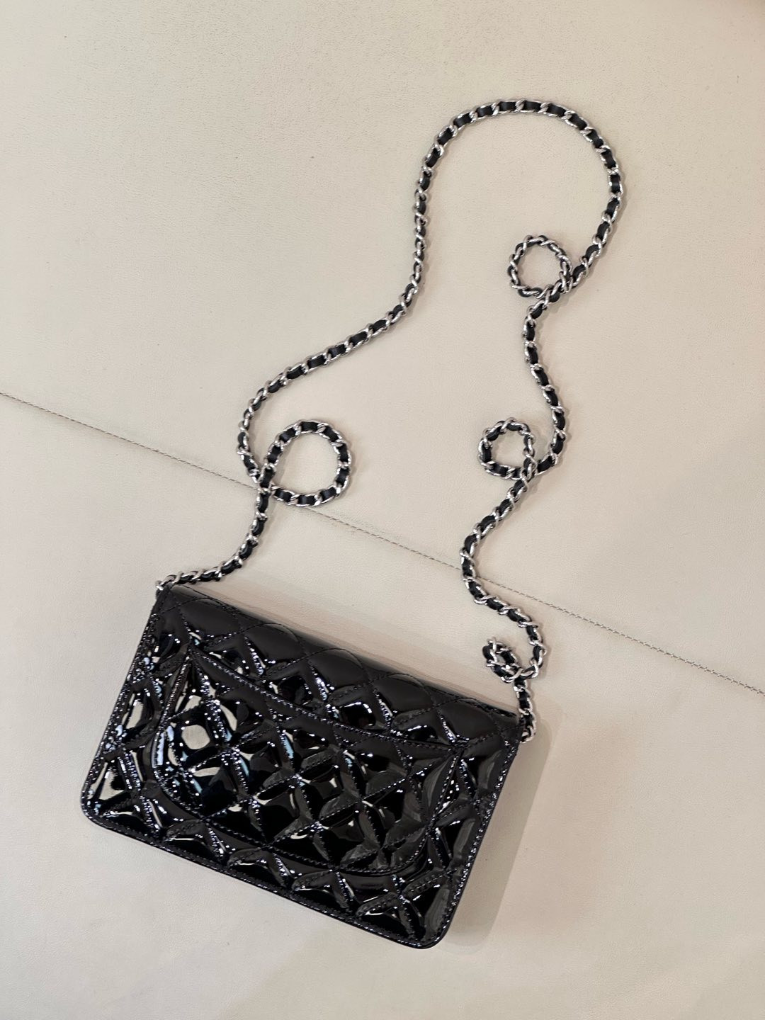 Ch**el woc classic wallet on chain 13x19x3cm